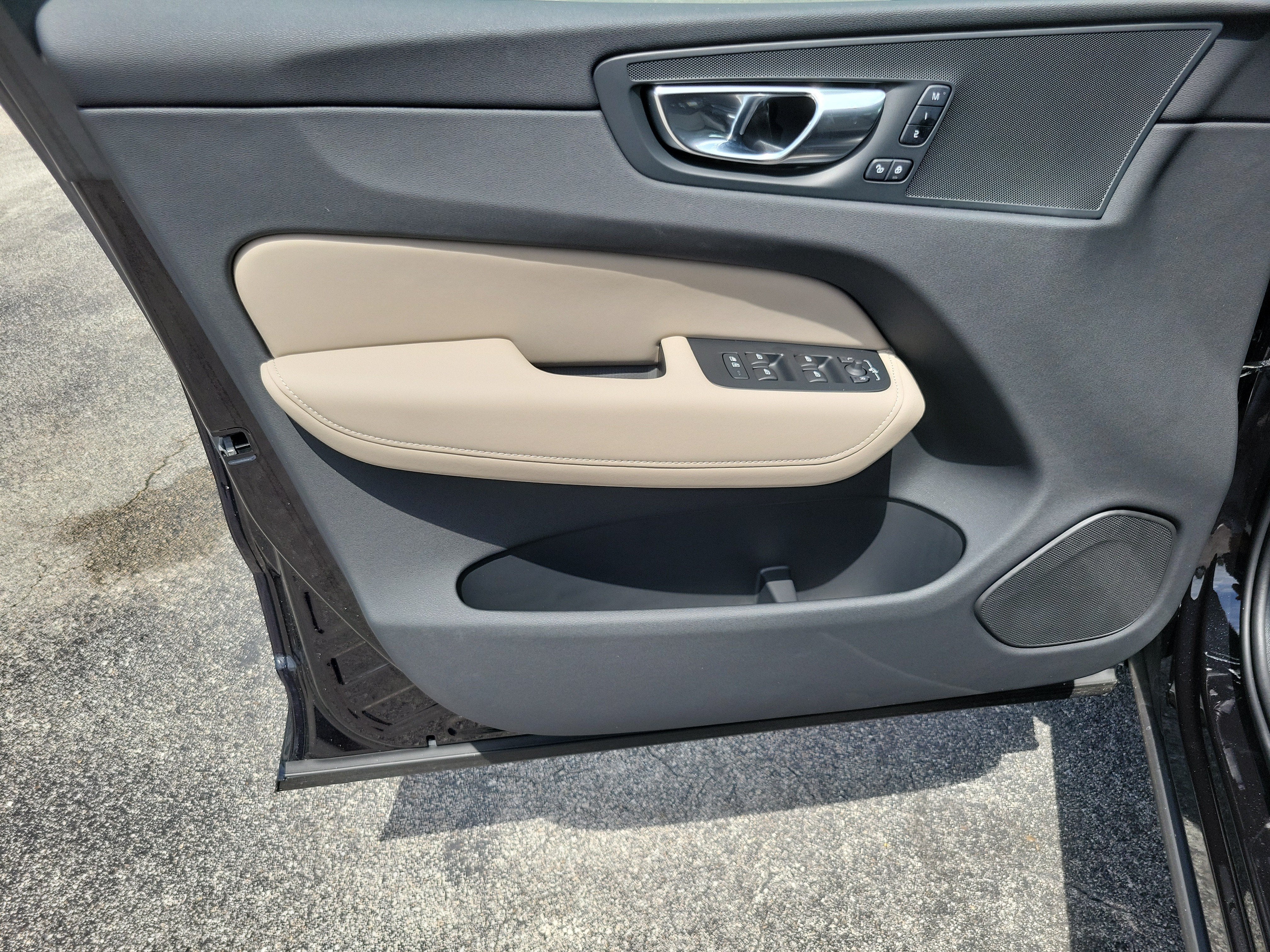 2026 Volvo XC60 Plus