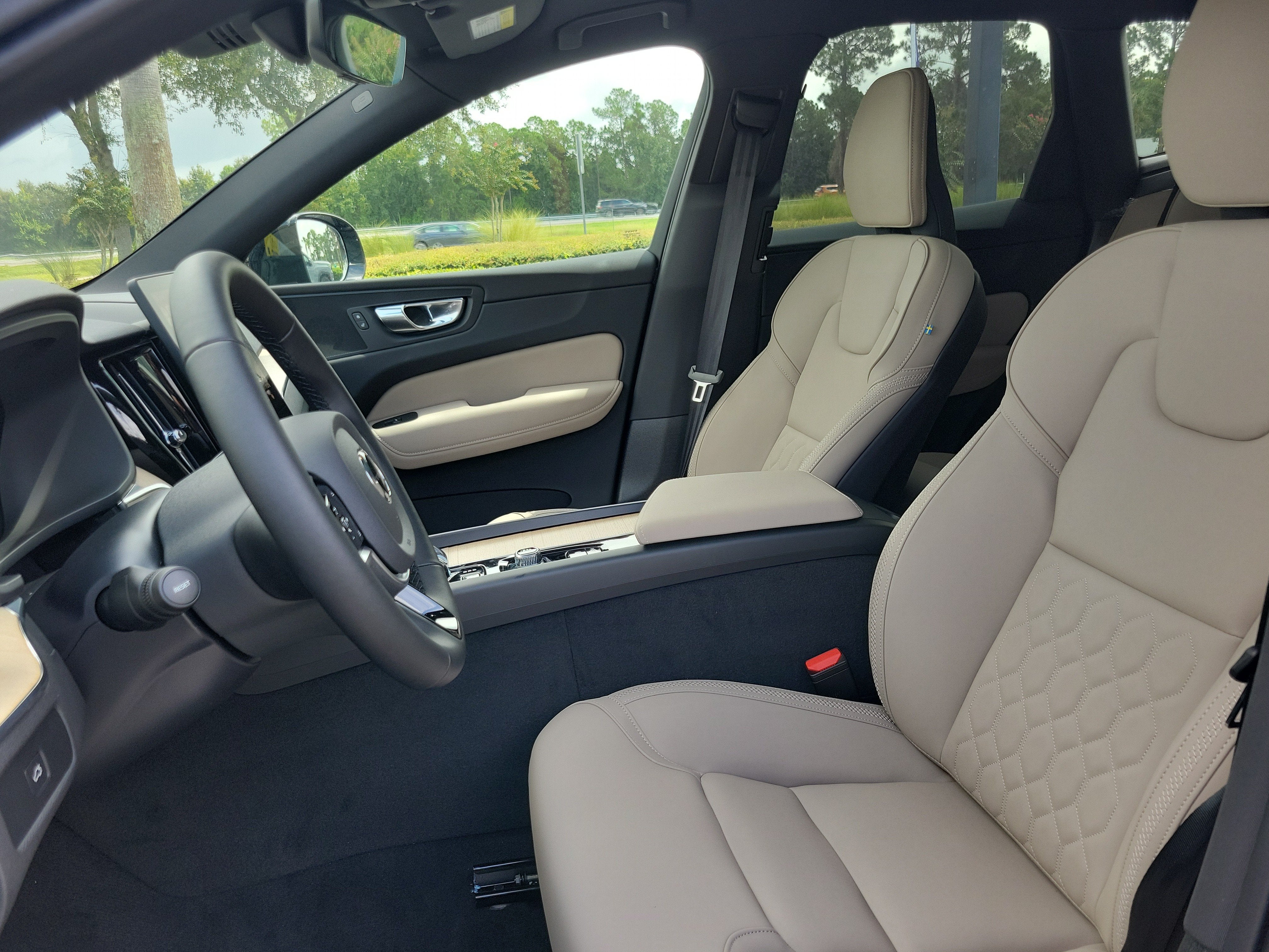 2026 Volvo XC60 Plus