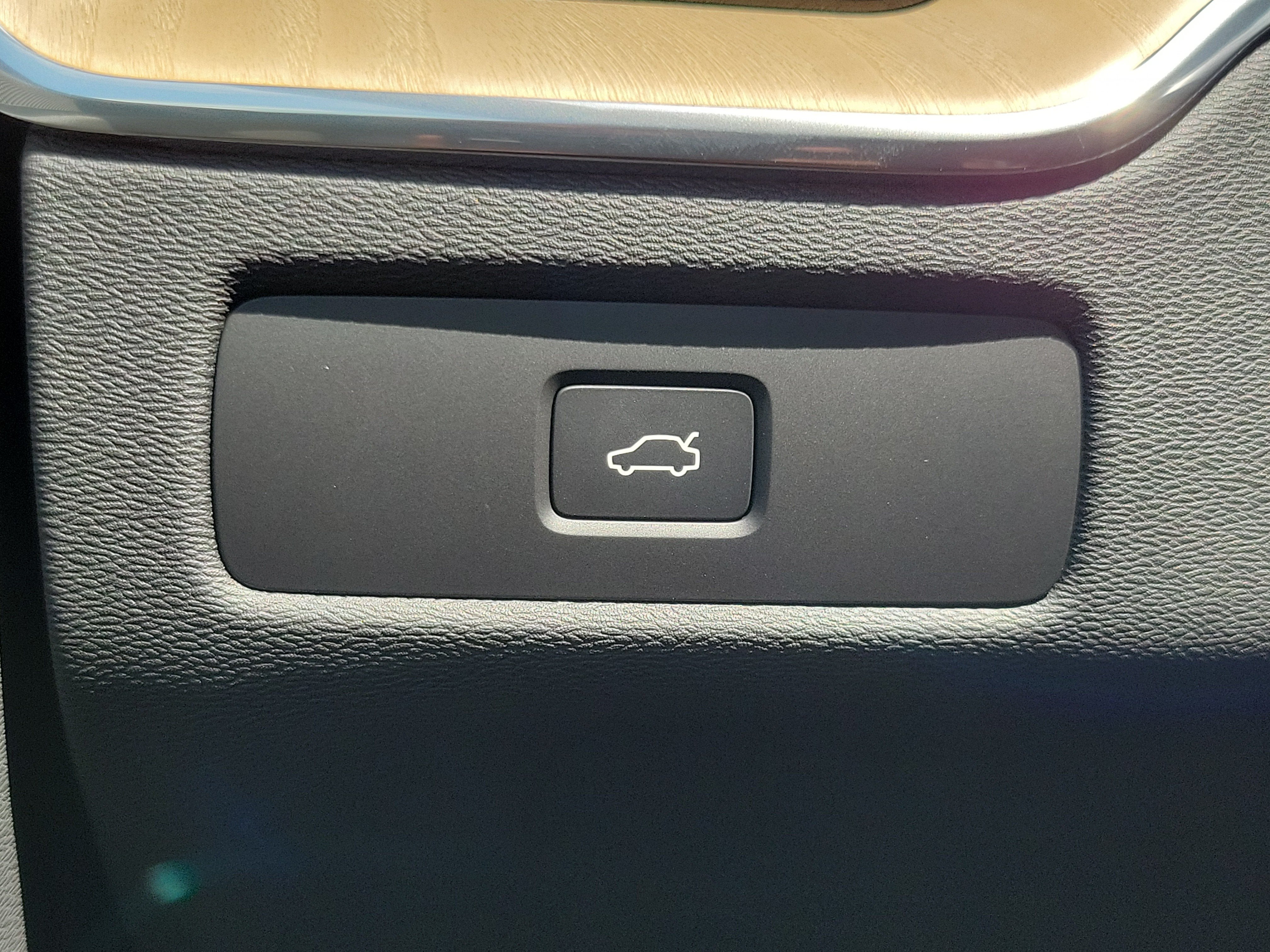 2026 Volvo XC60 Plus