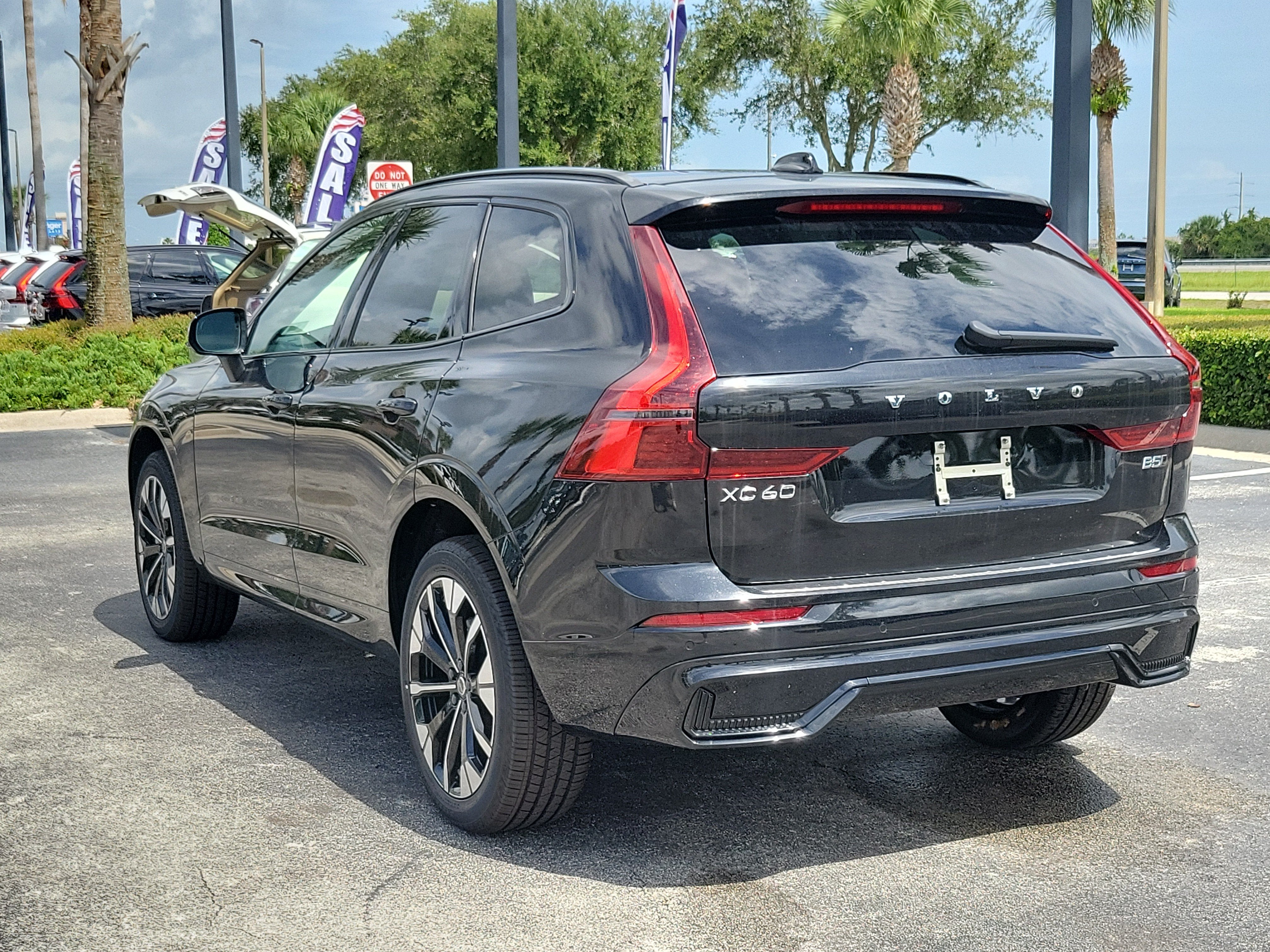 2026 Volvo XC60 Plus