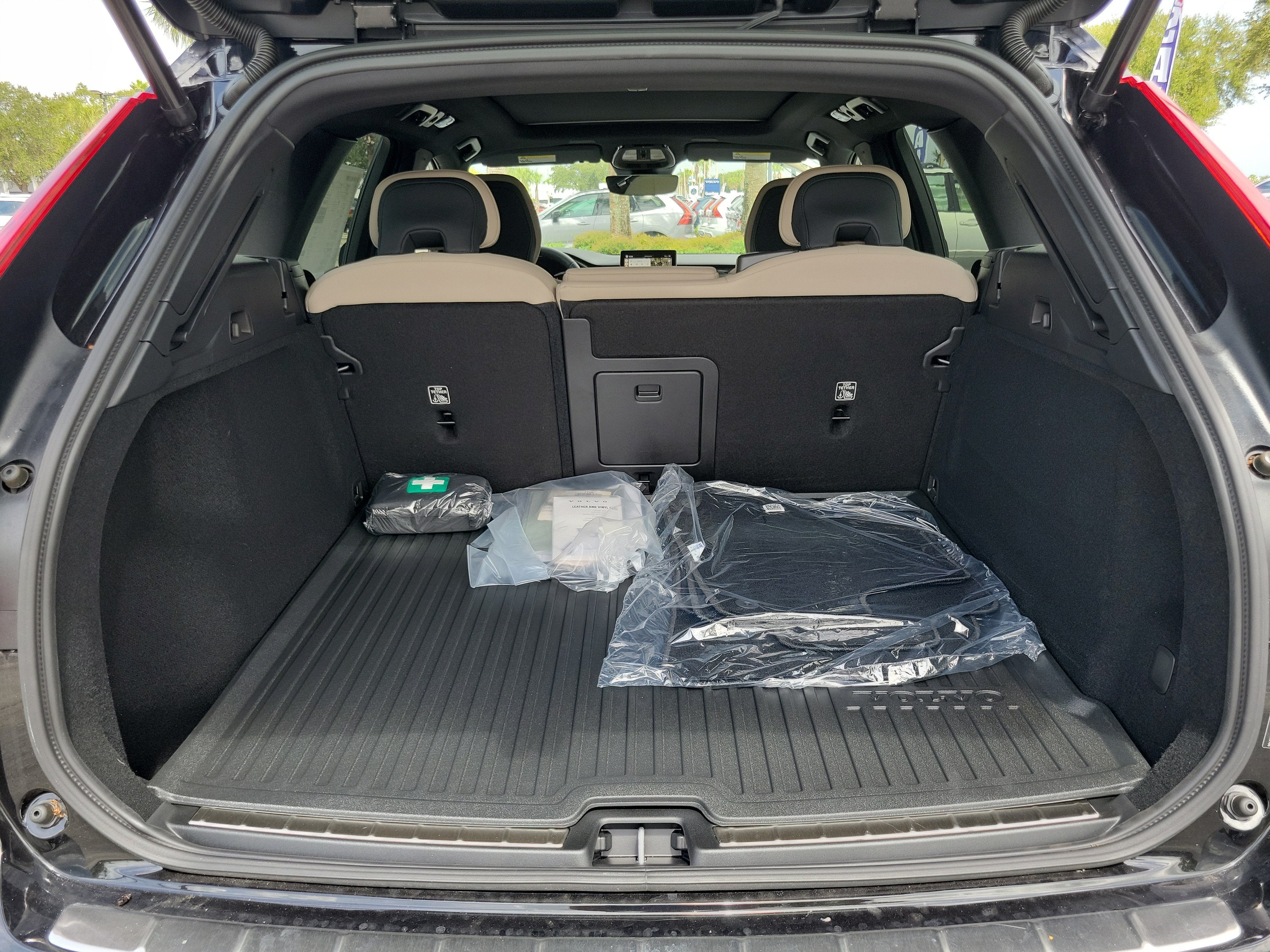 2026 Volvo XC60 Plus
