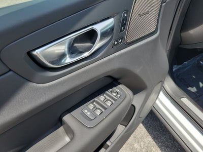 2026 Volvo XC60 Plus