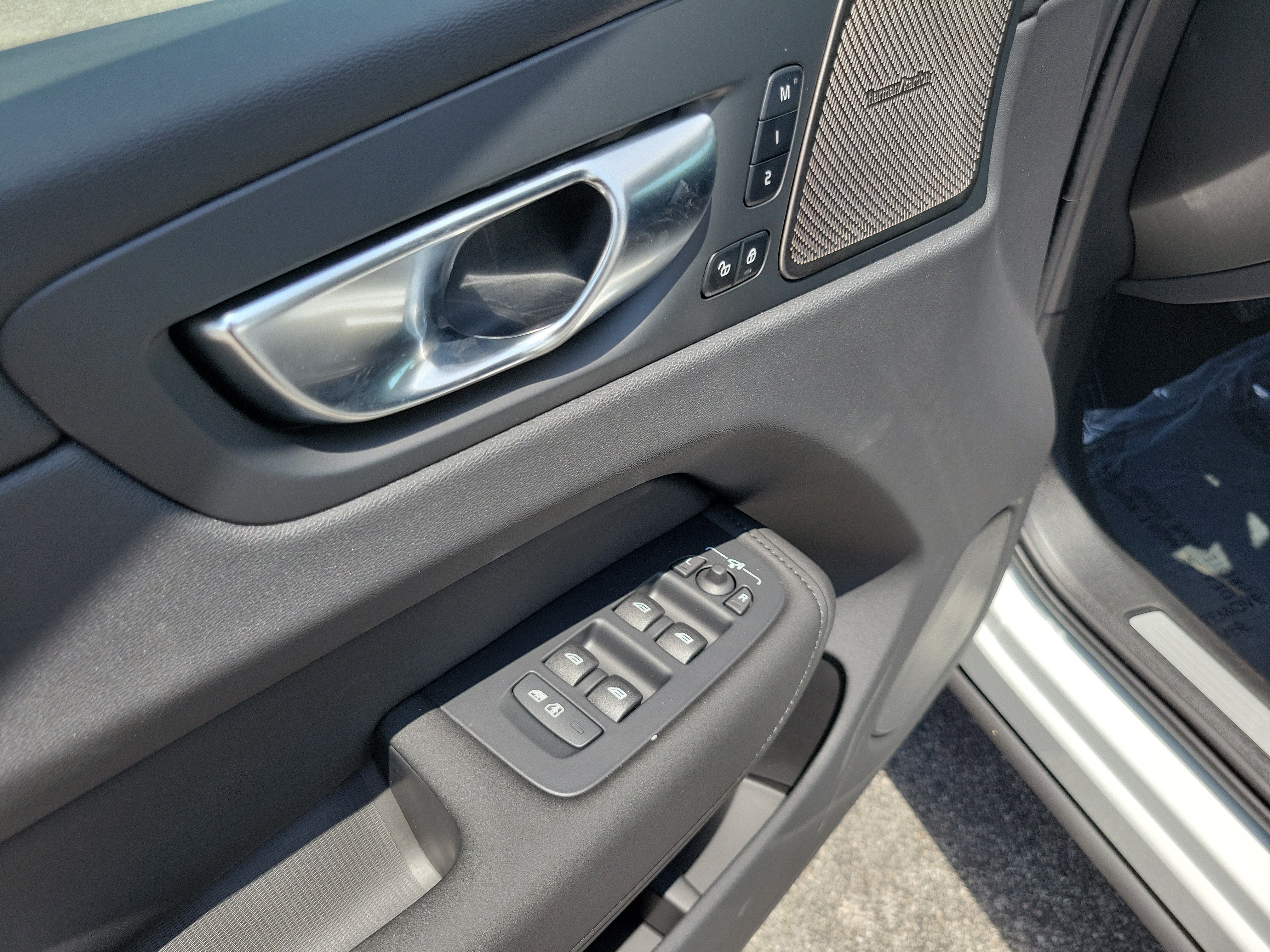 2026 Volvo XC60 Plus