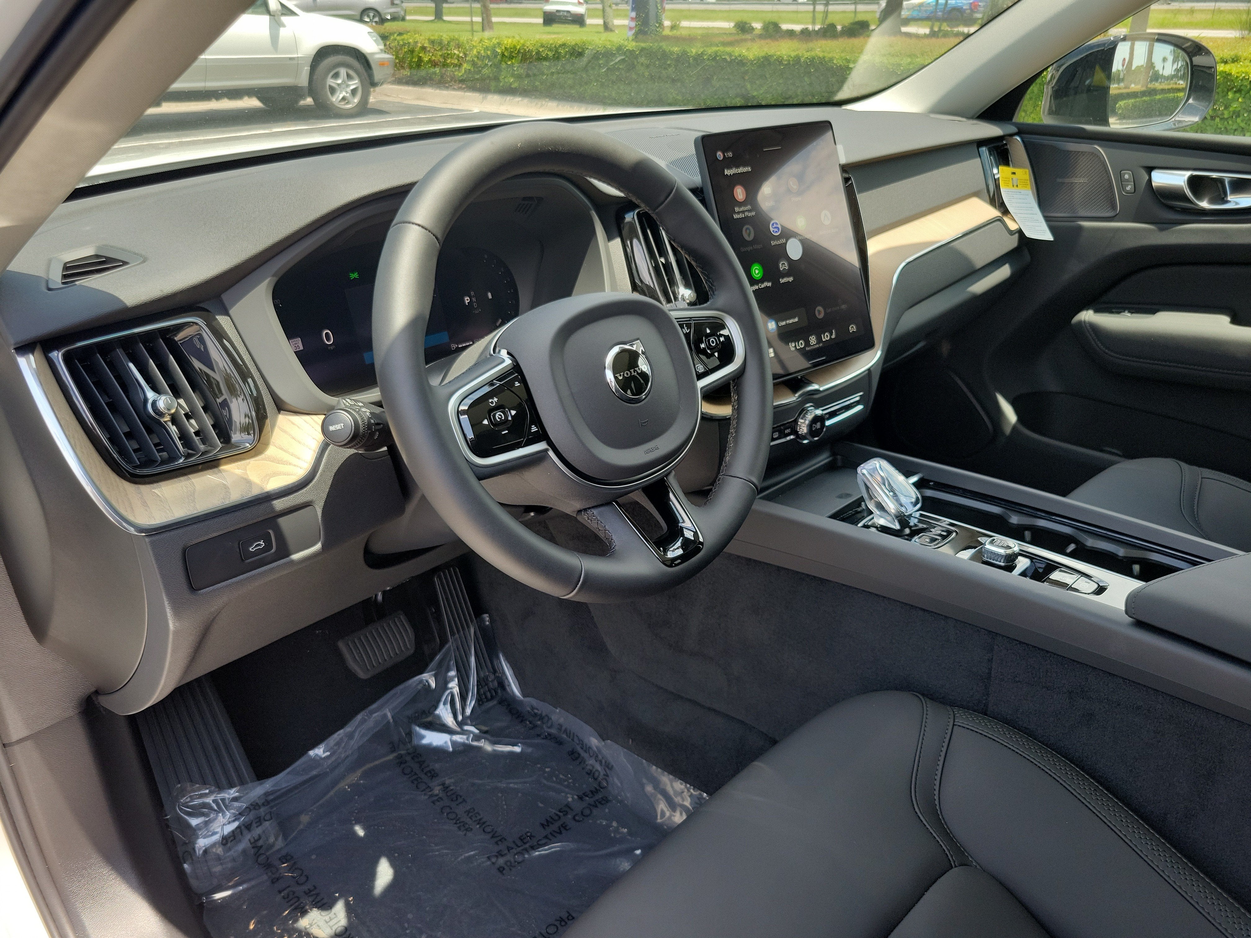 2026 Volvo XC60 Plus