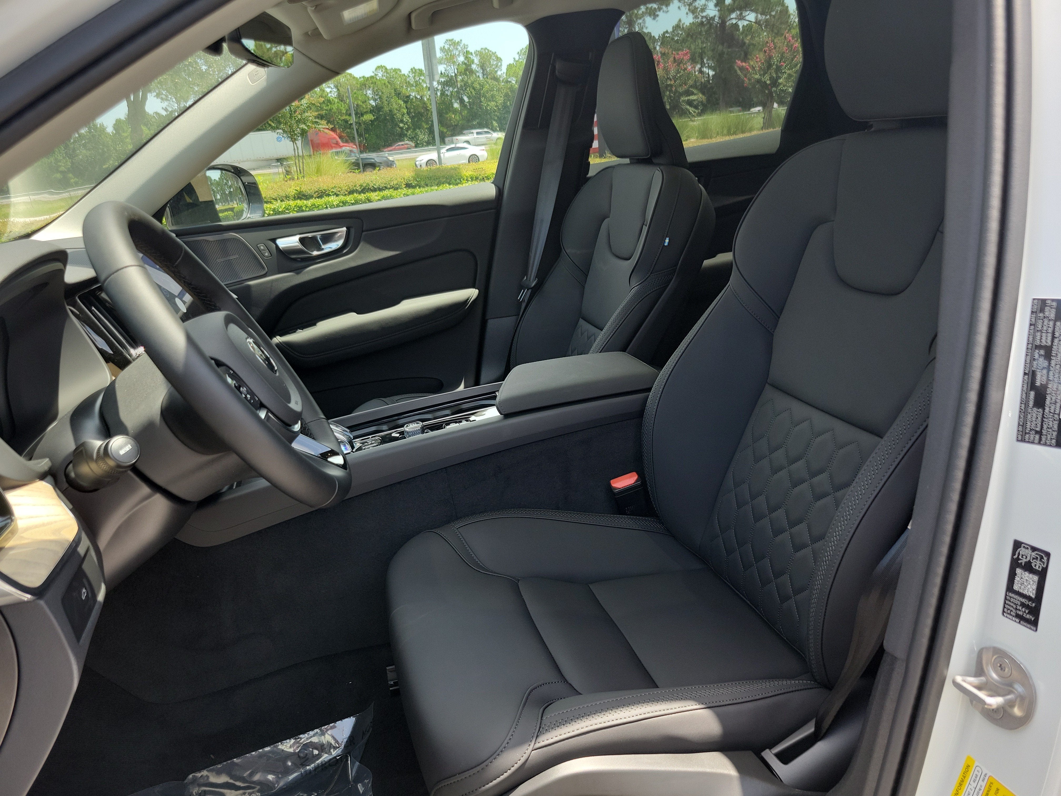 2026 Volvo XC60 Plus