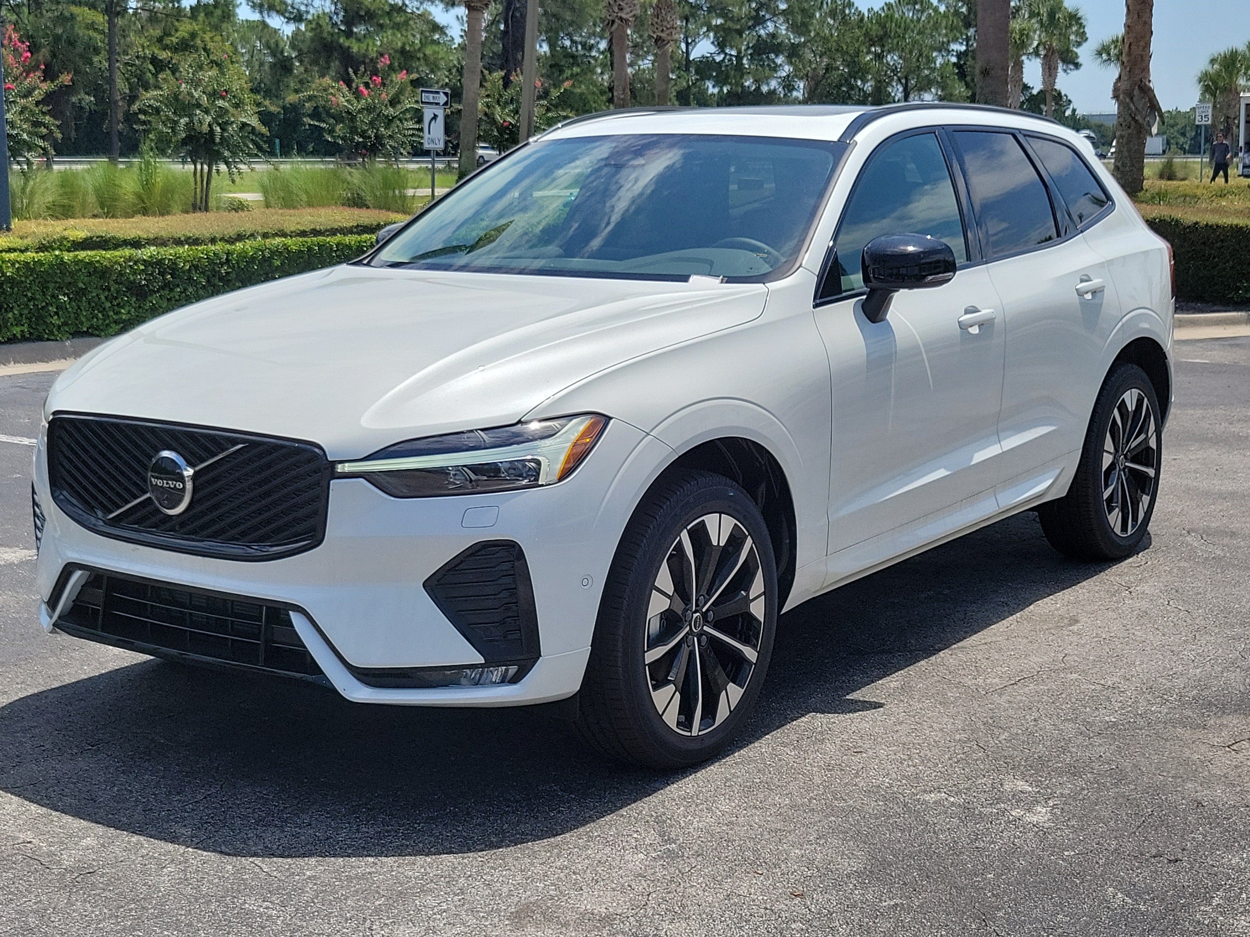 2026 Volvo XC60 Plus