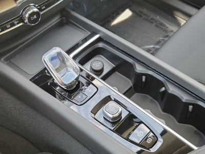 2026 Volvo XC60 Plus