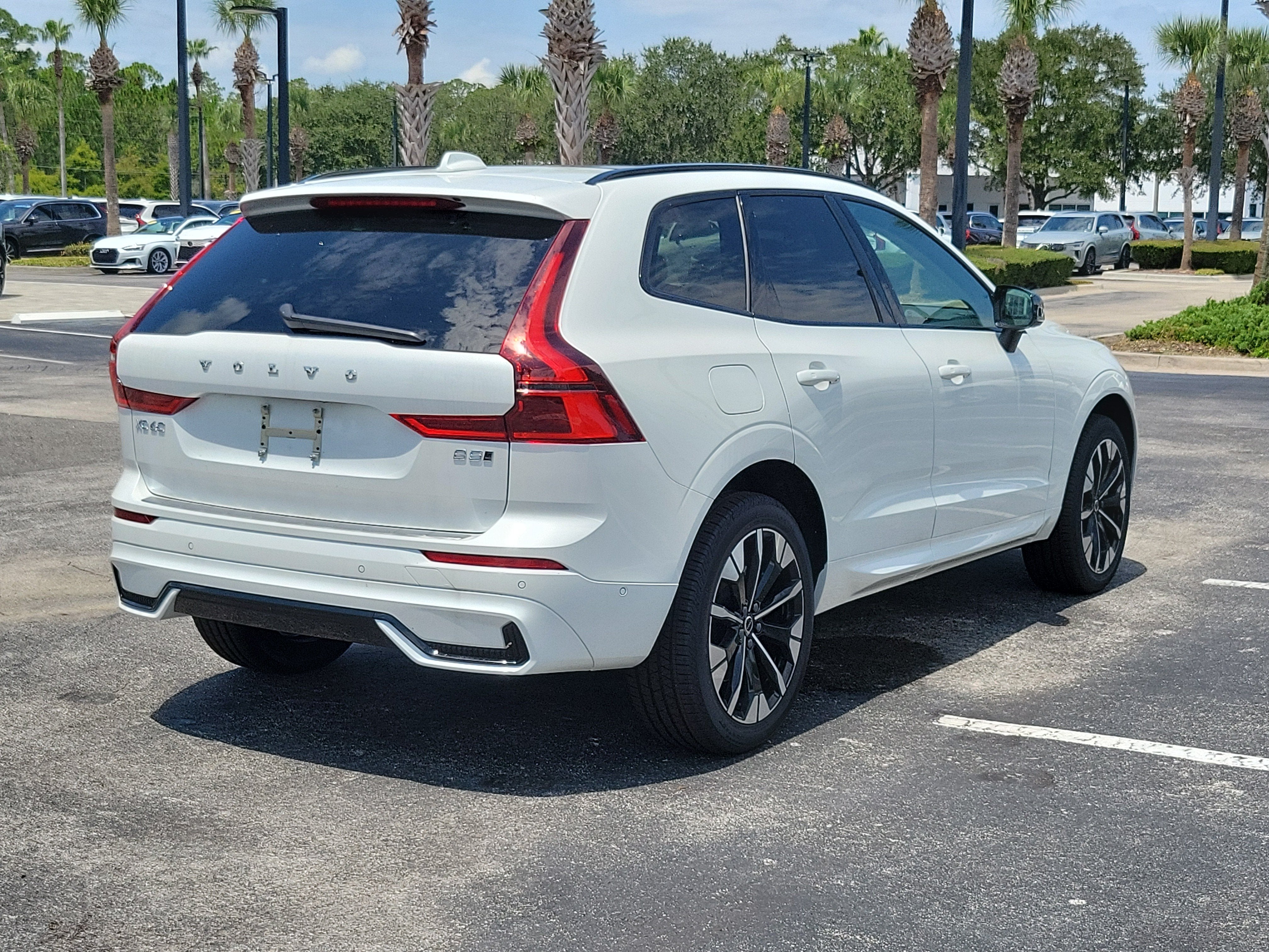 2026 Volvo XC60 Plus