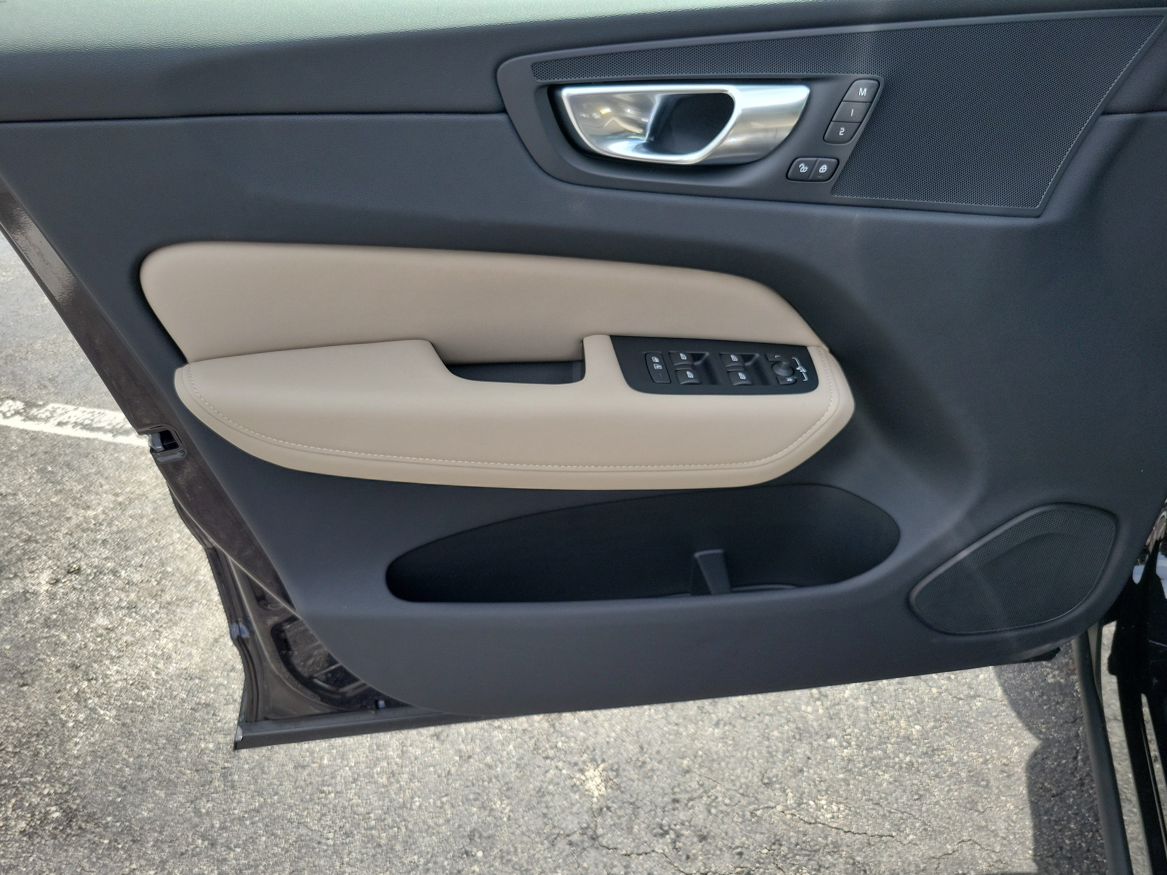 2026 Volvo XC60 Plus
