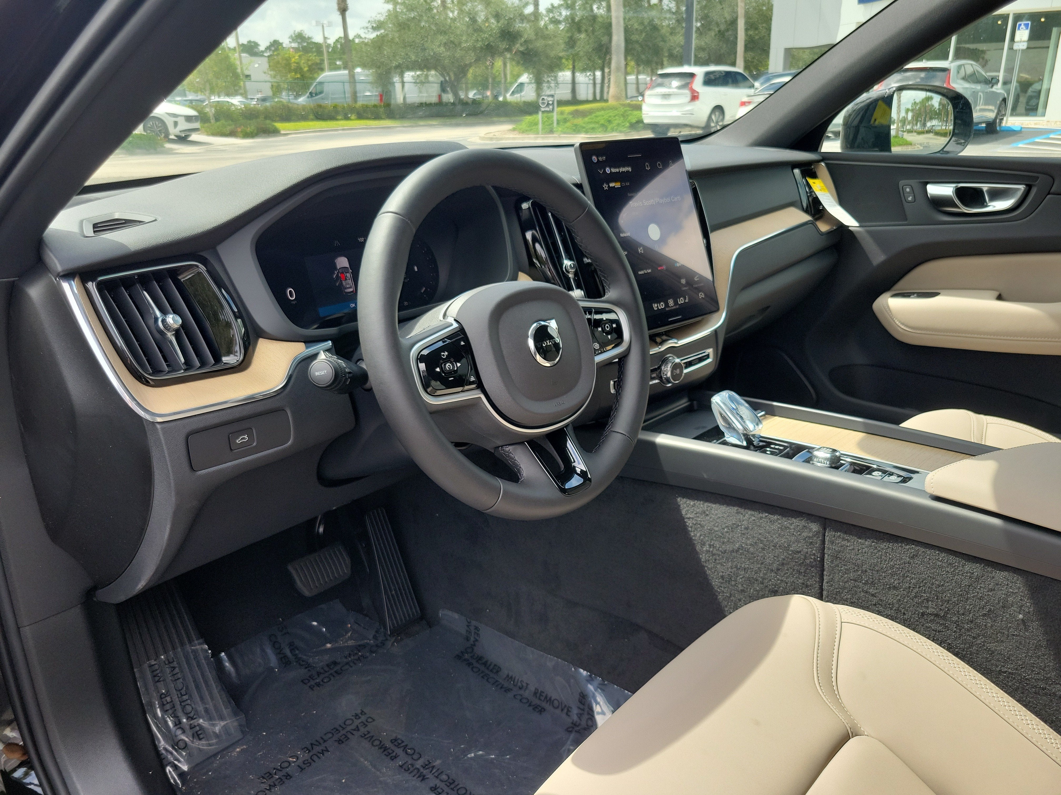 2026 Volvo XC60 Plus