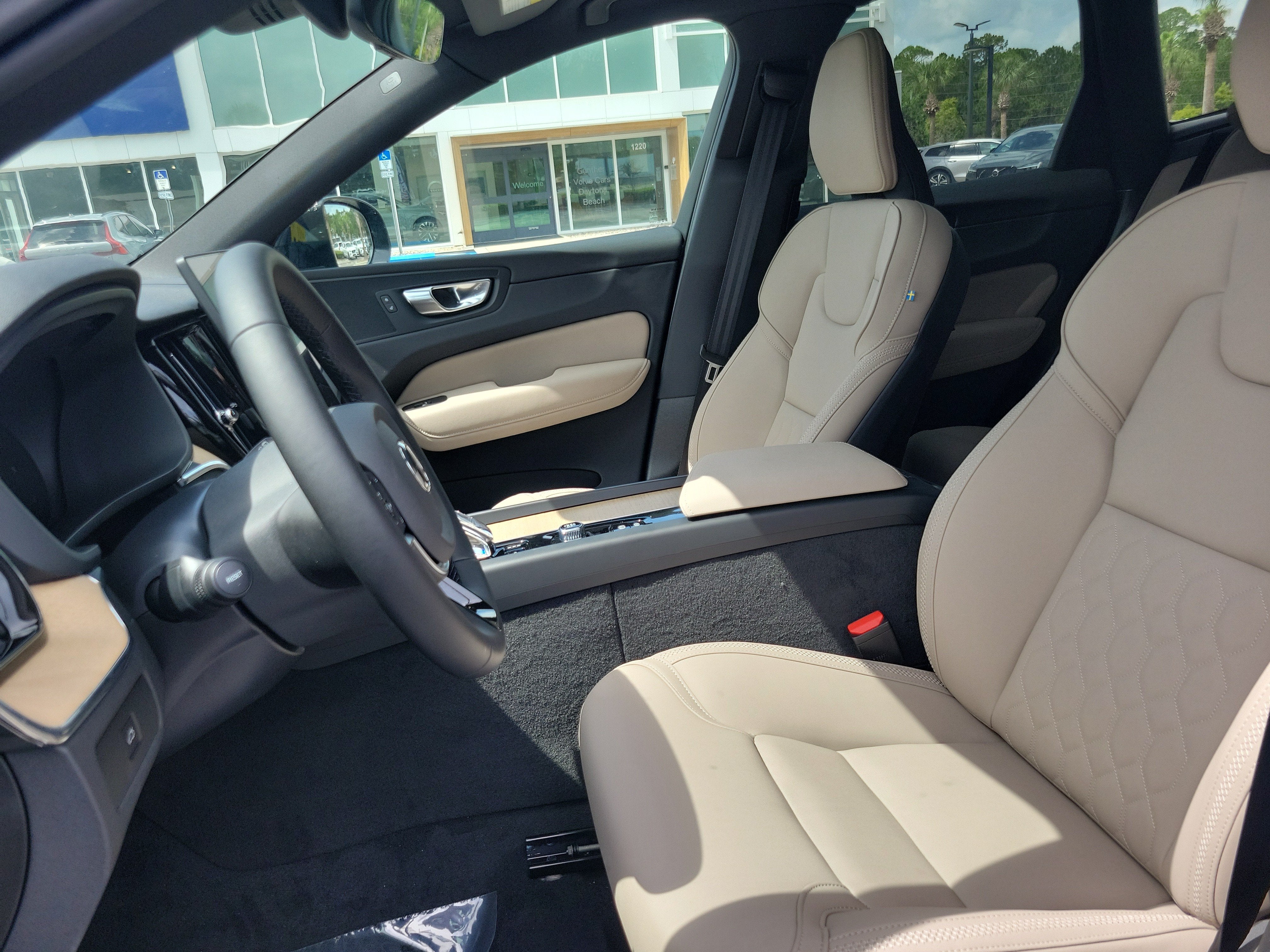 2026 Volvo XC60 Plus