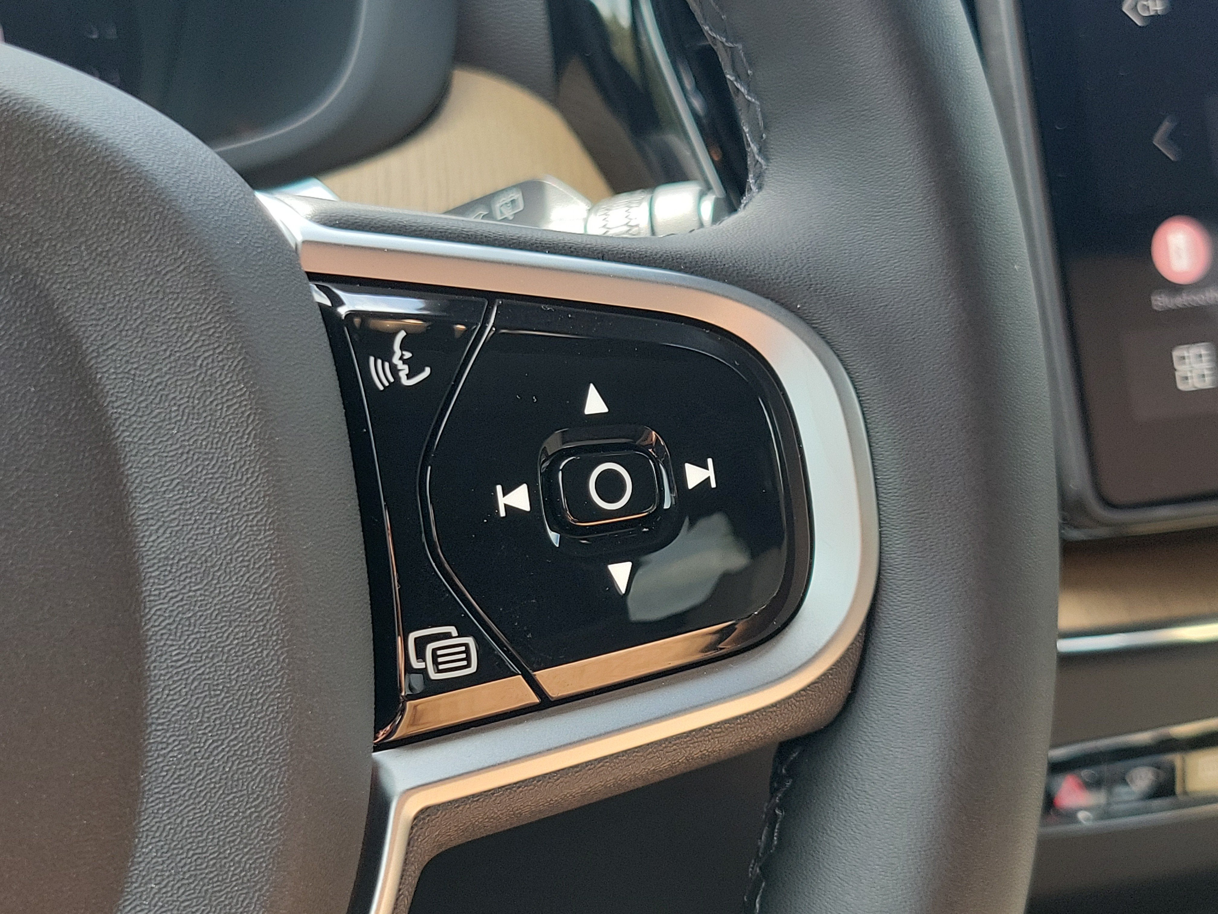 2026 Volvo XC60 Plus