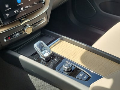 2026 Volvo XC60 Plus