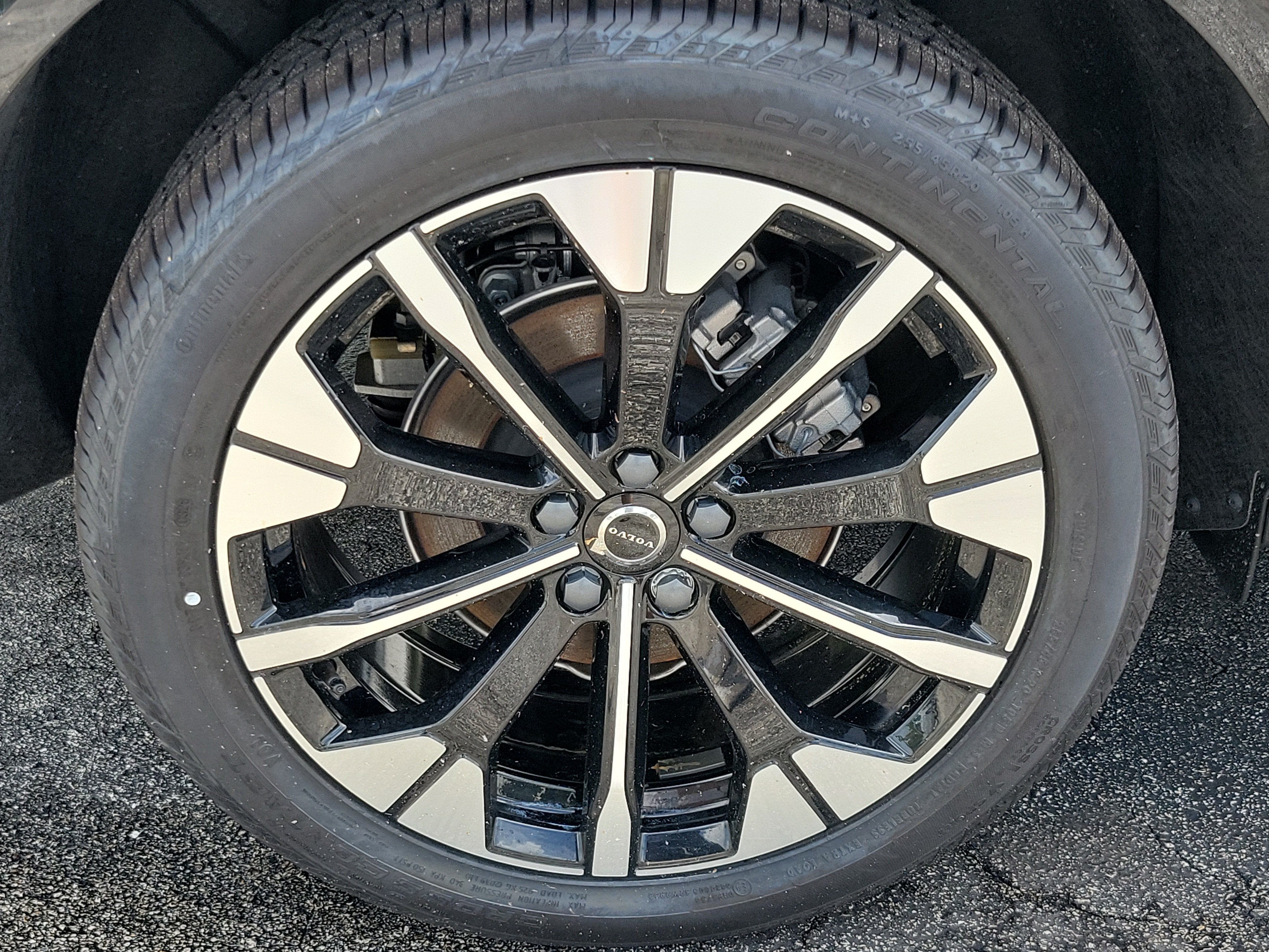 2026 Volvo XC60 Plus