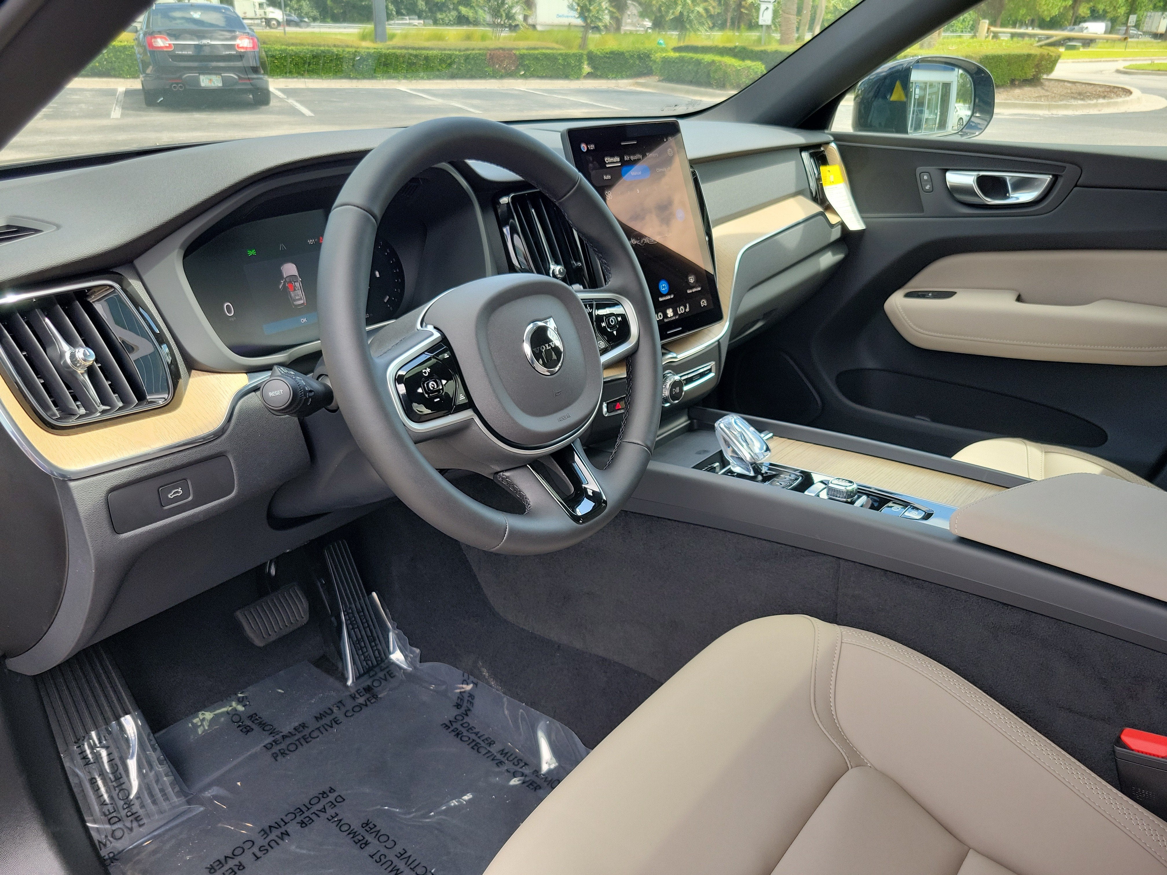 2026 Volvo XC60 Plus