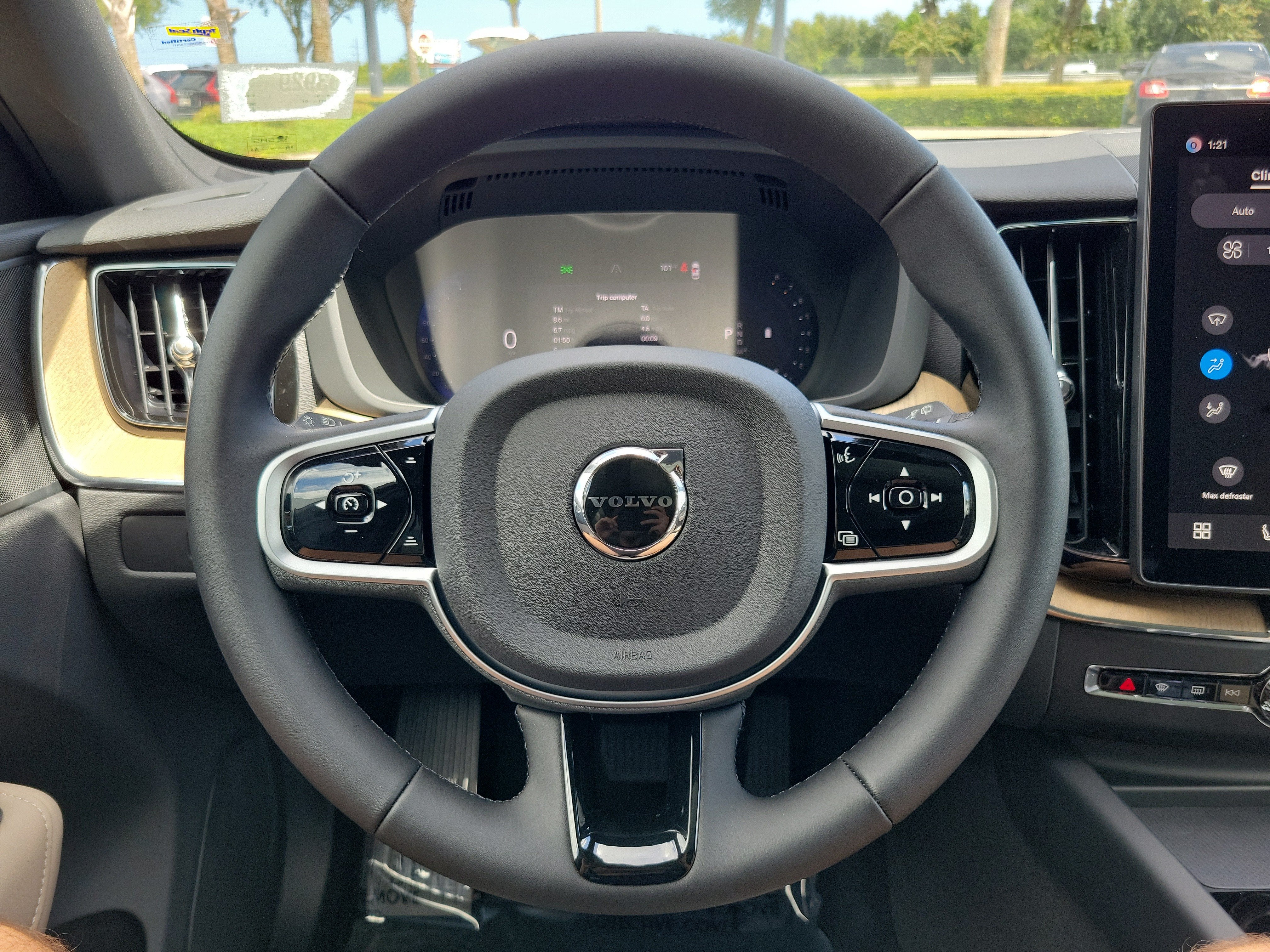 2026 Volvo XC60 Plus