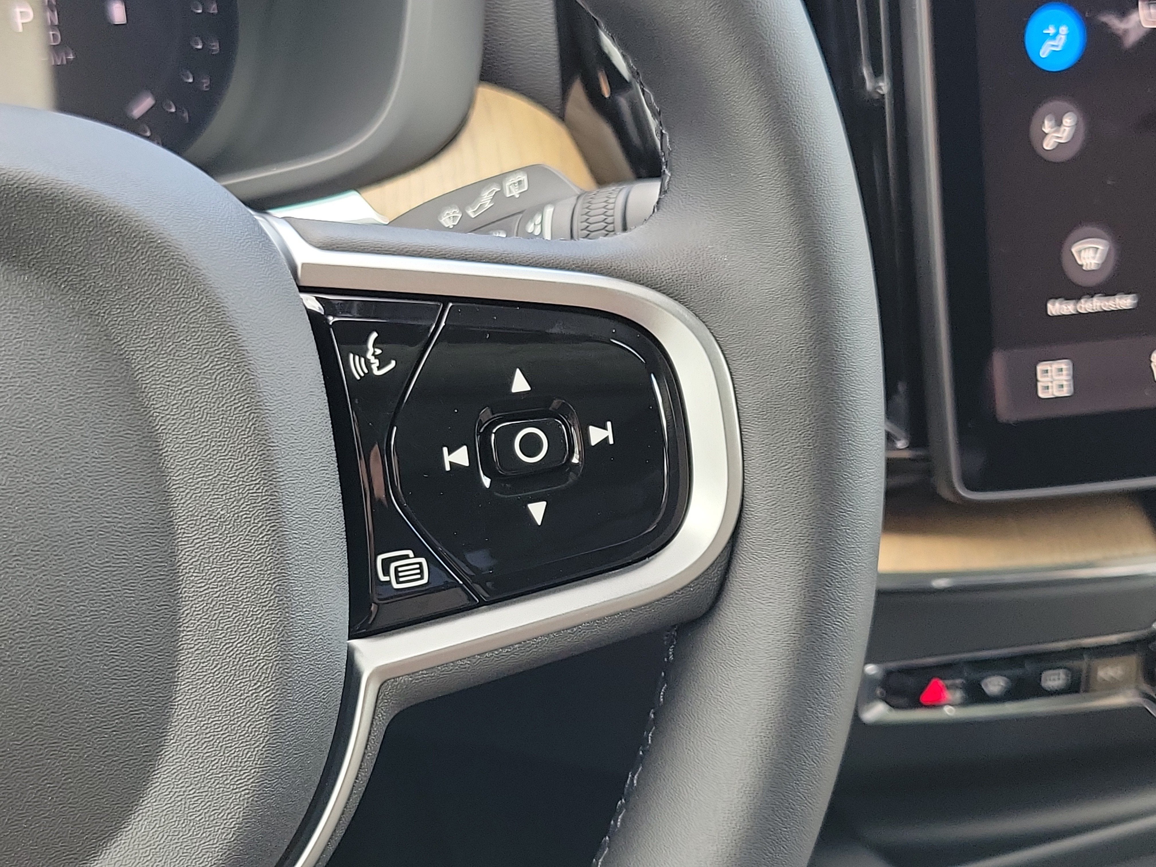 2026 Volvo XC60 Plus