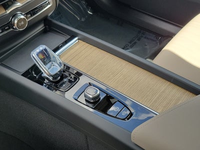 2026 Volvo XC60 Plus