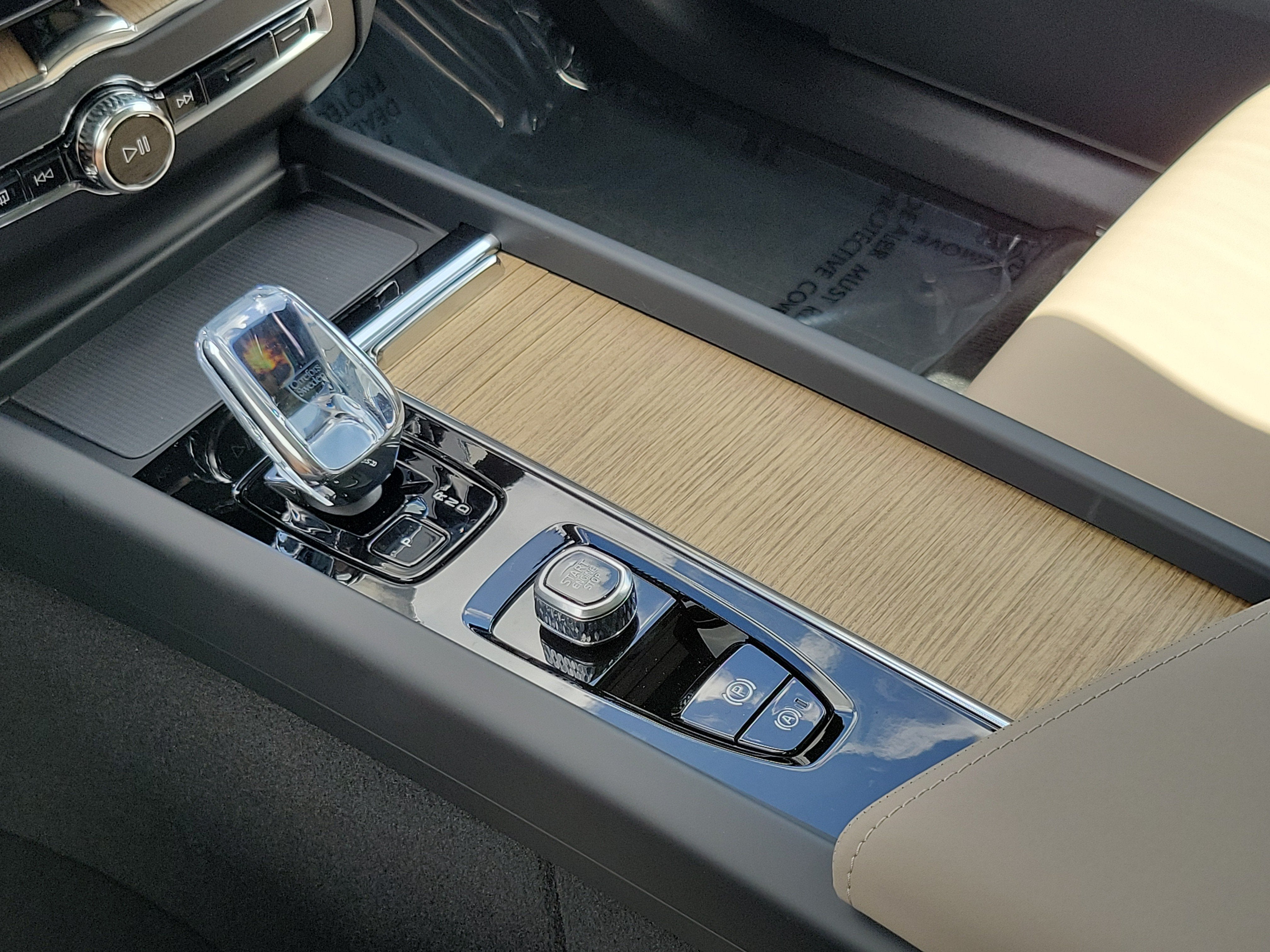 2026 Volvo XC60 Plus