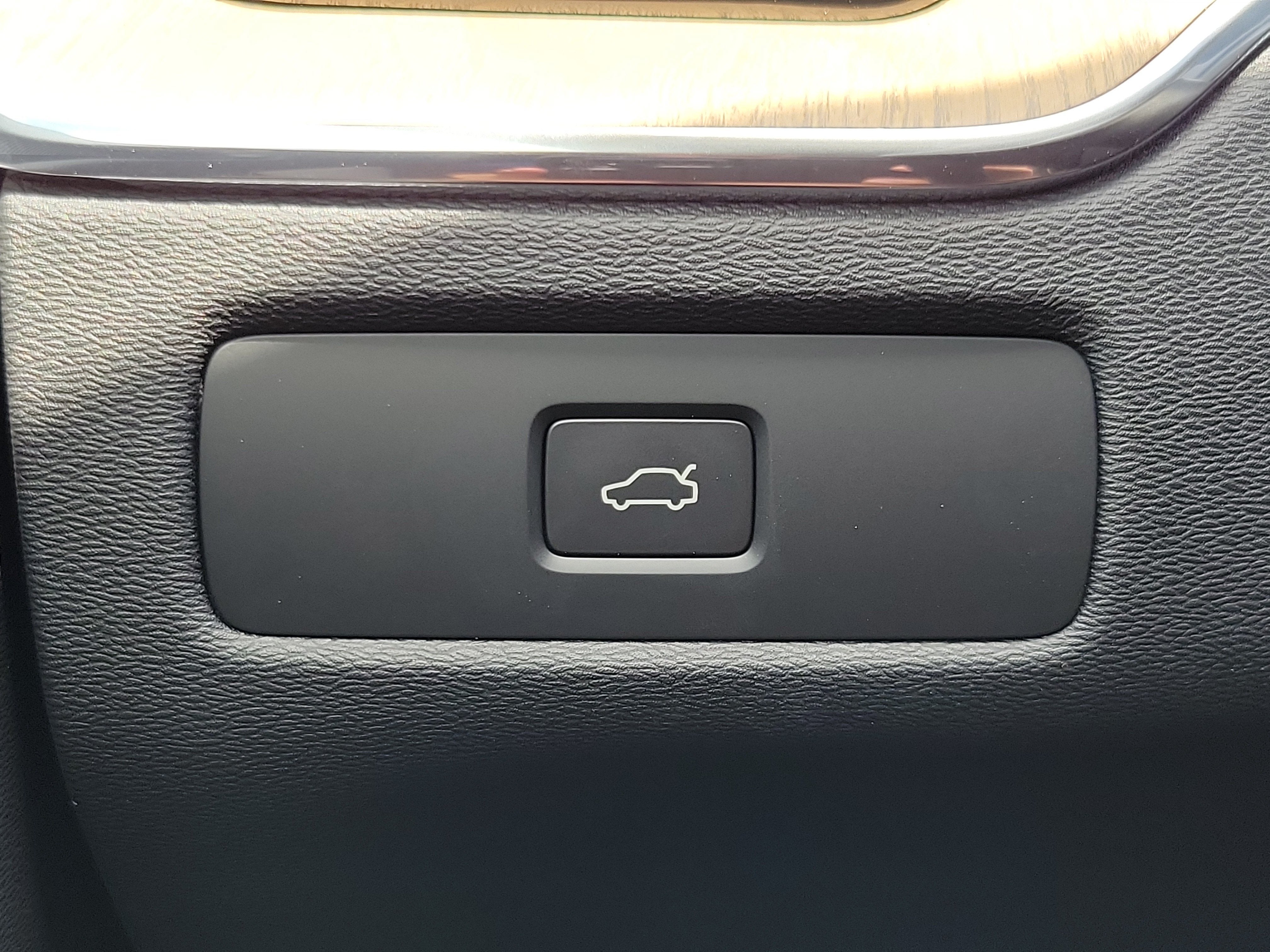 2026 Volvo XC60 Plus