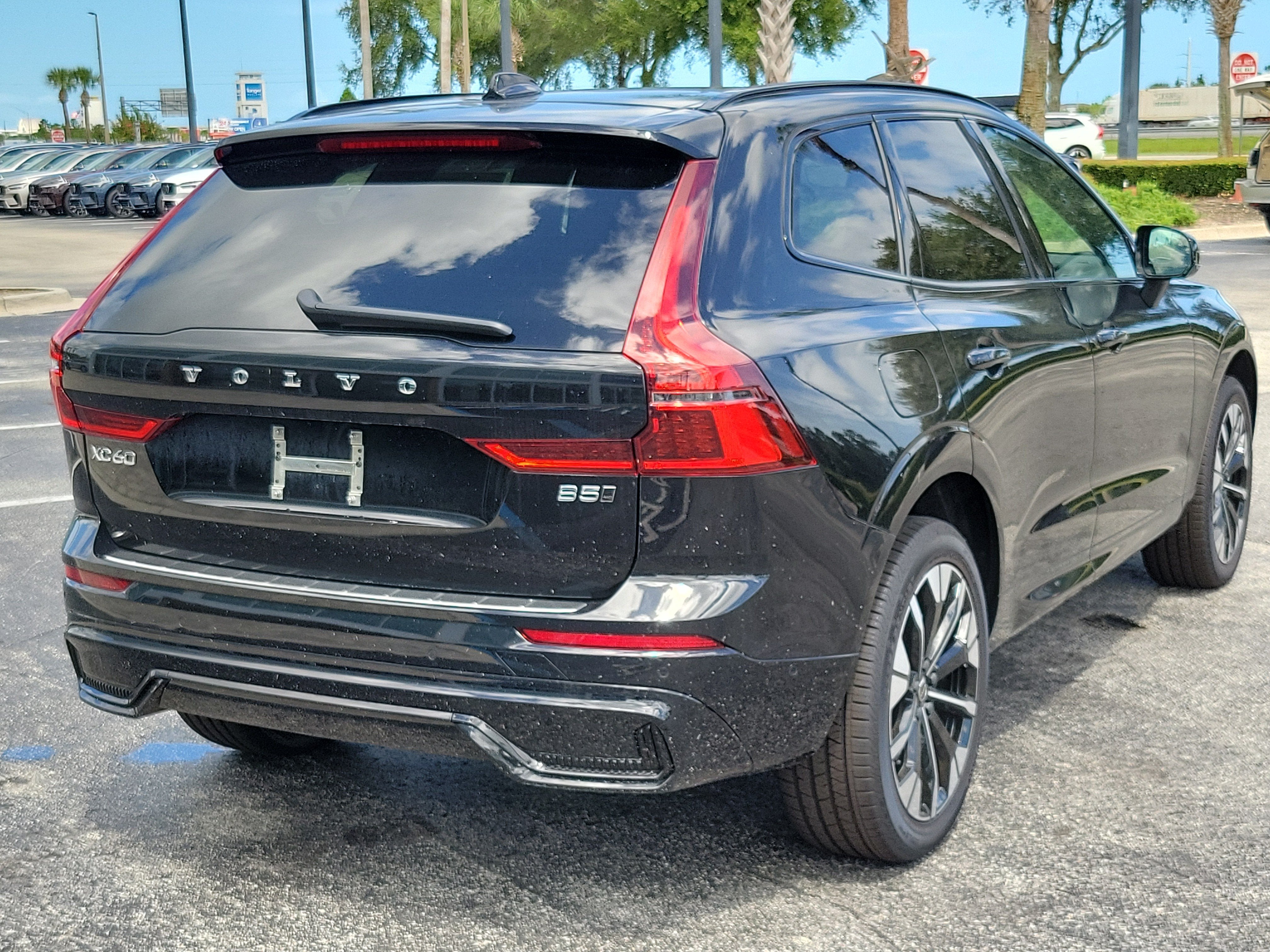 2026 Volvo XC60 Plus