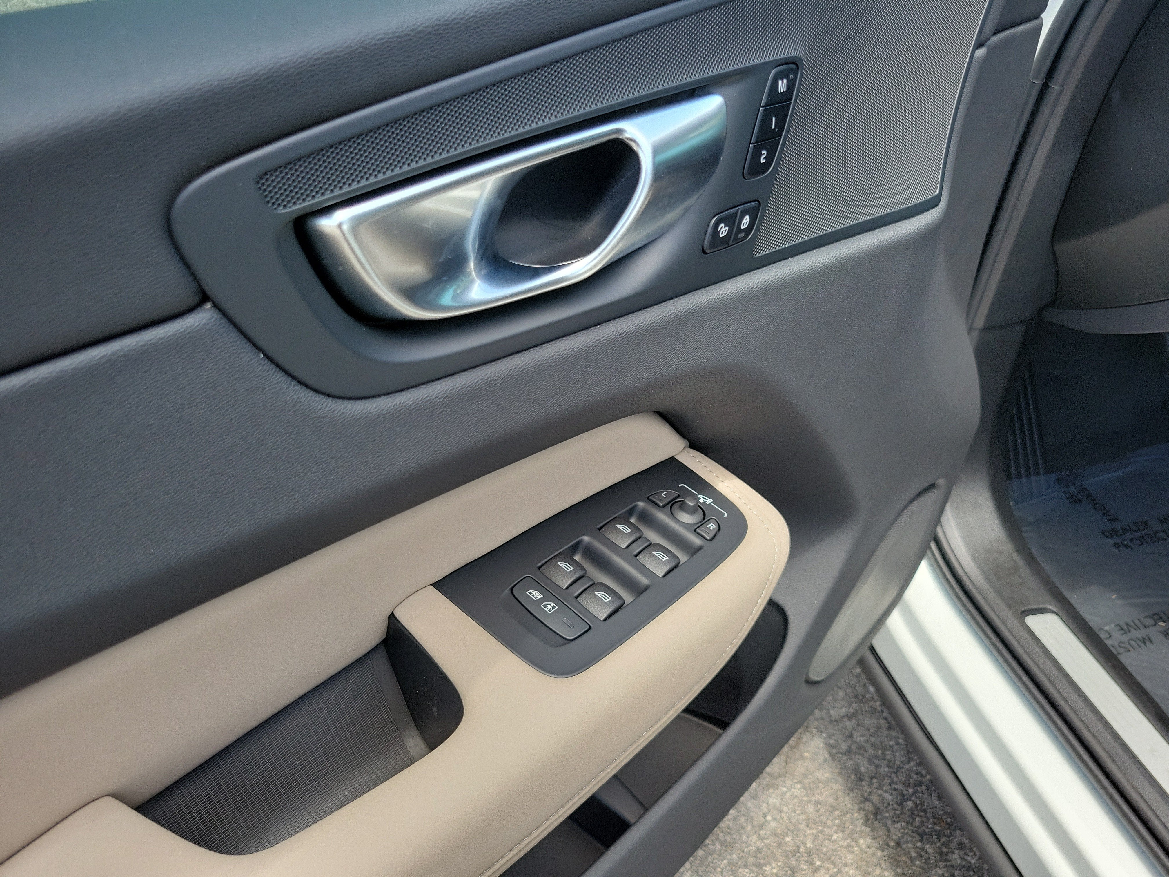 2026 Volvo XC60 Plus