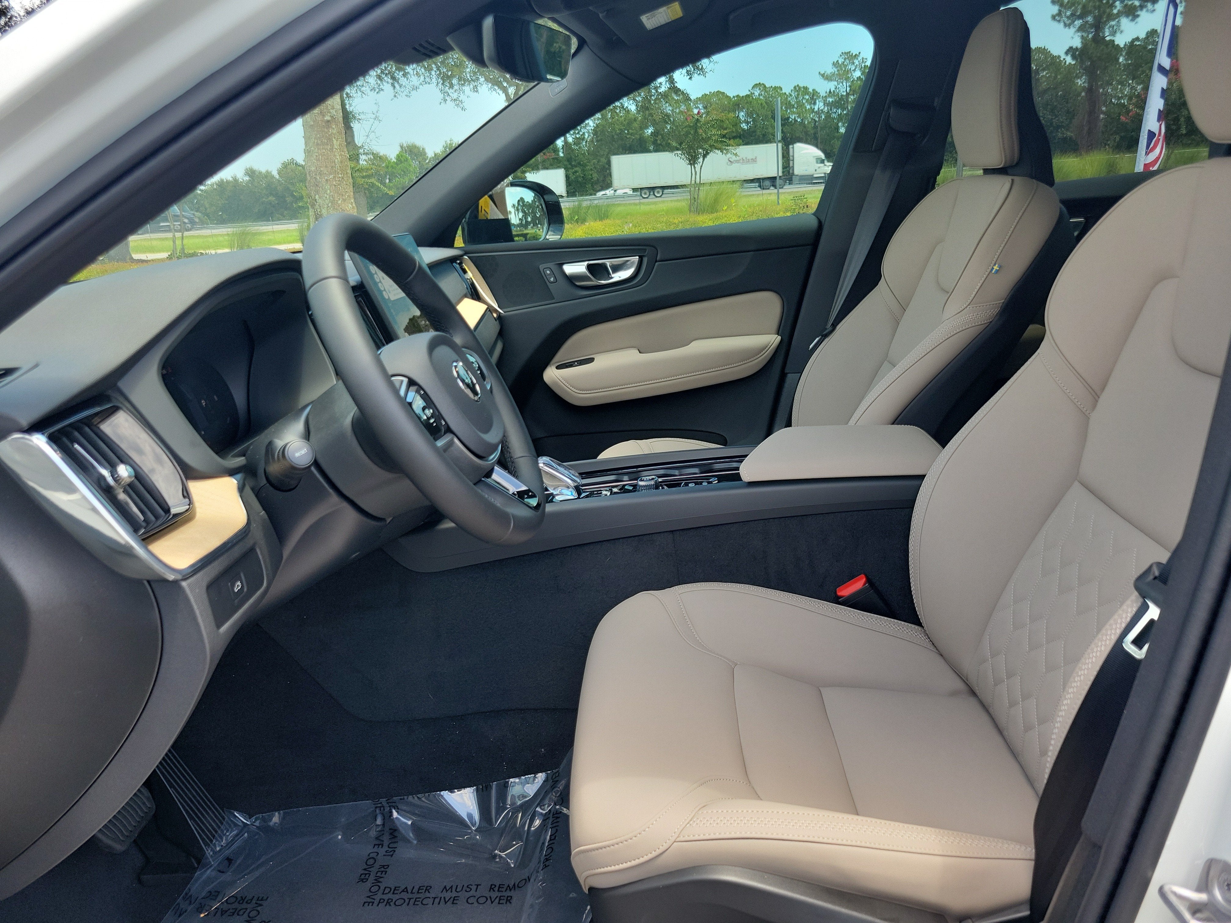 2026 Volvo XC60 Plus