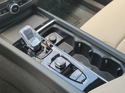 2026 Volvo XC60 Plus