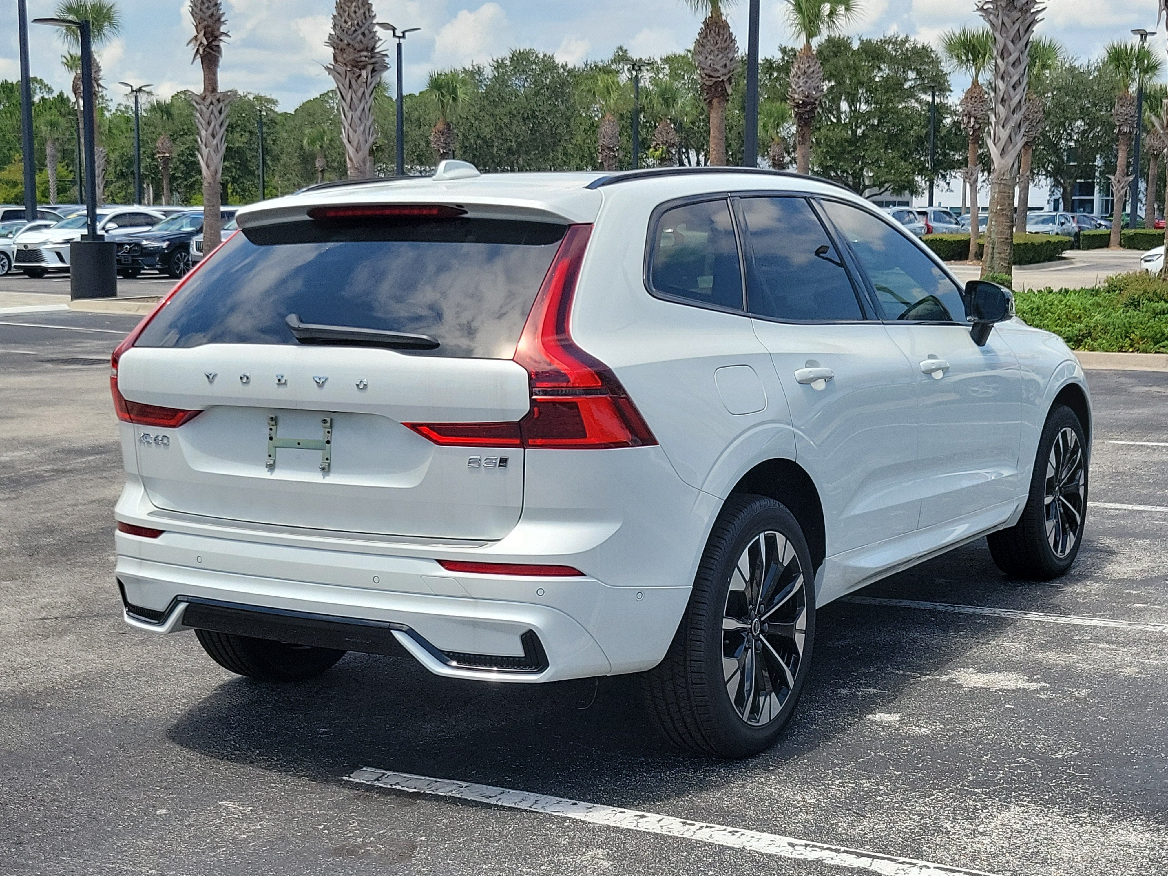 2026 Volvo XC60 Plus
