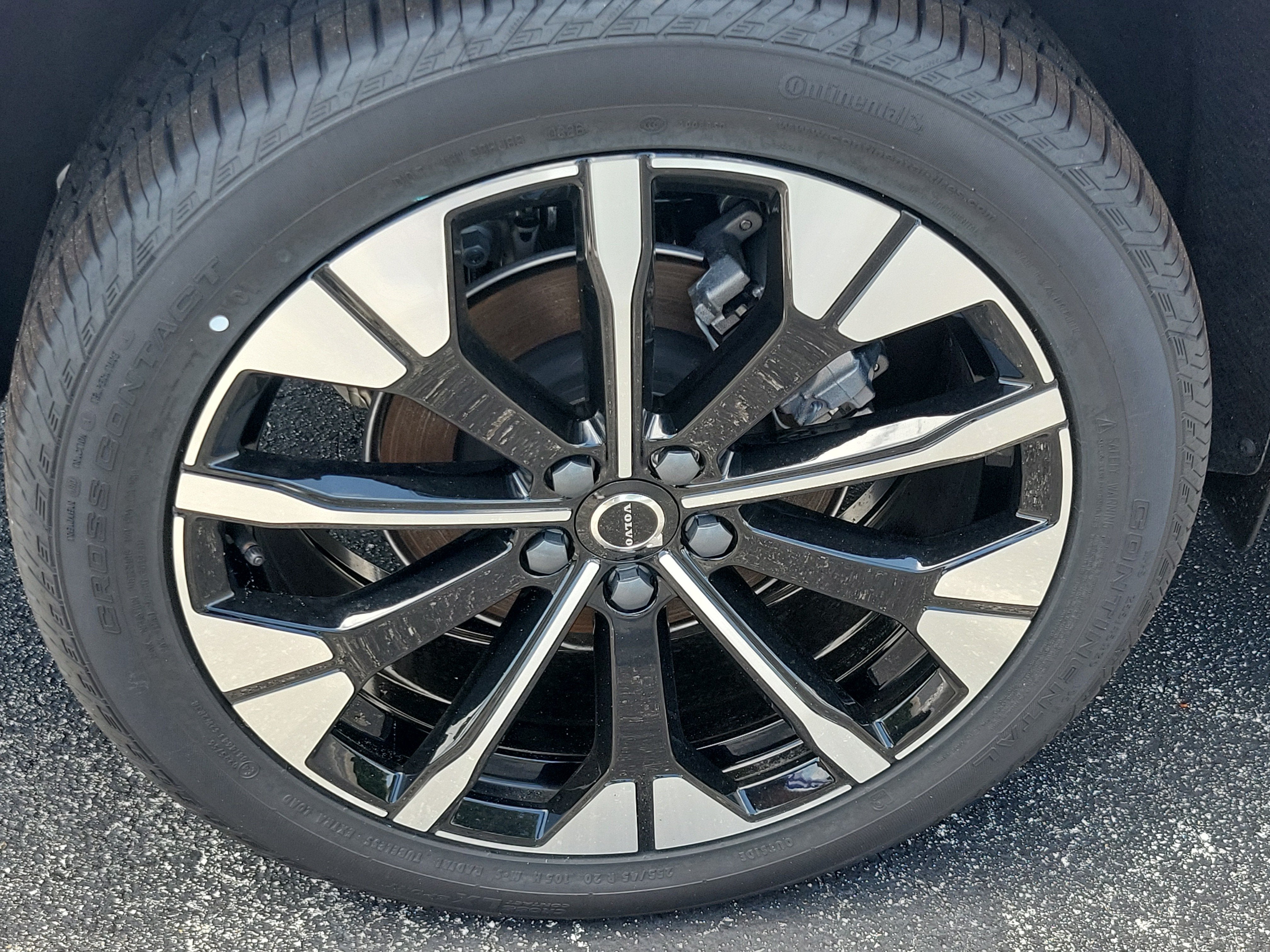 2026 Volvo XC60 Plus