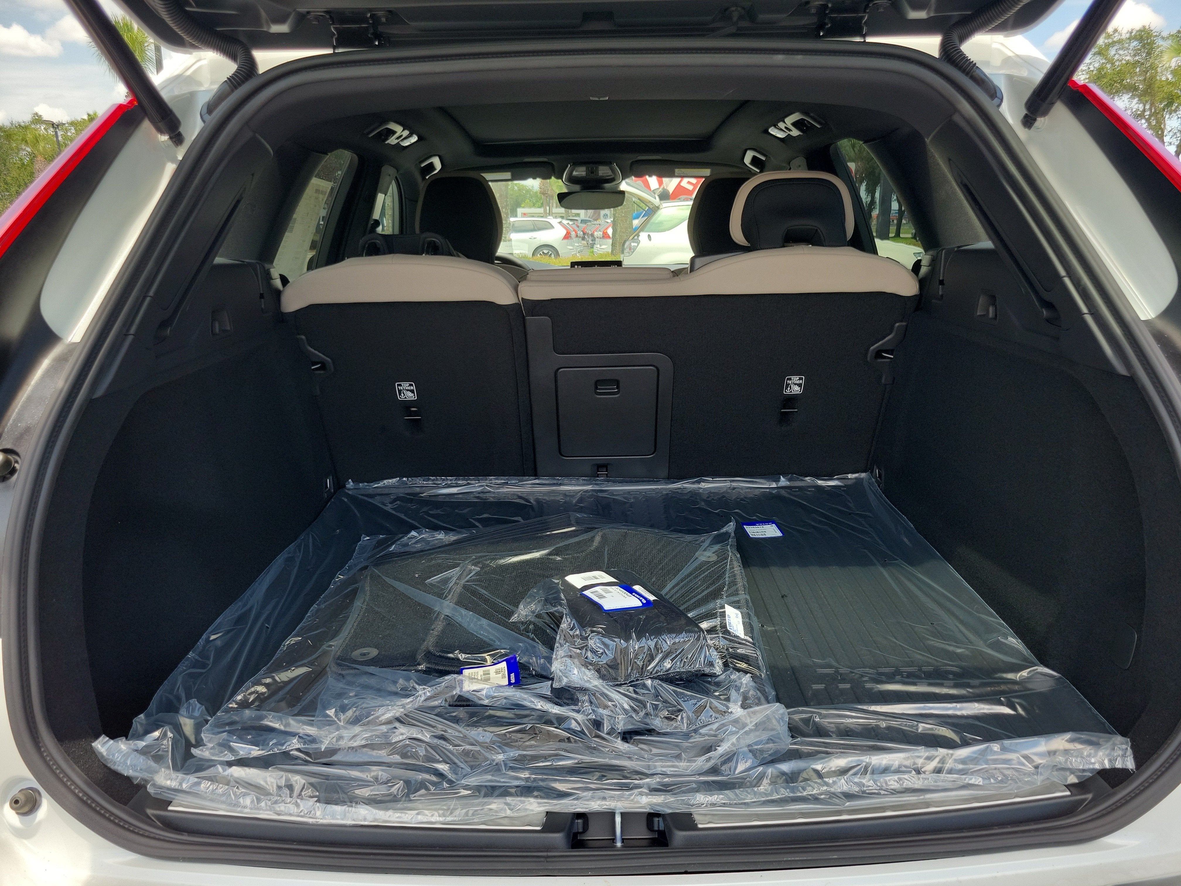 2026 Volvo XC60 Plus