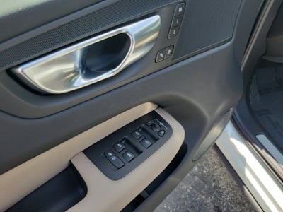 2026 Volvo XC60 Plus