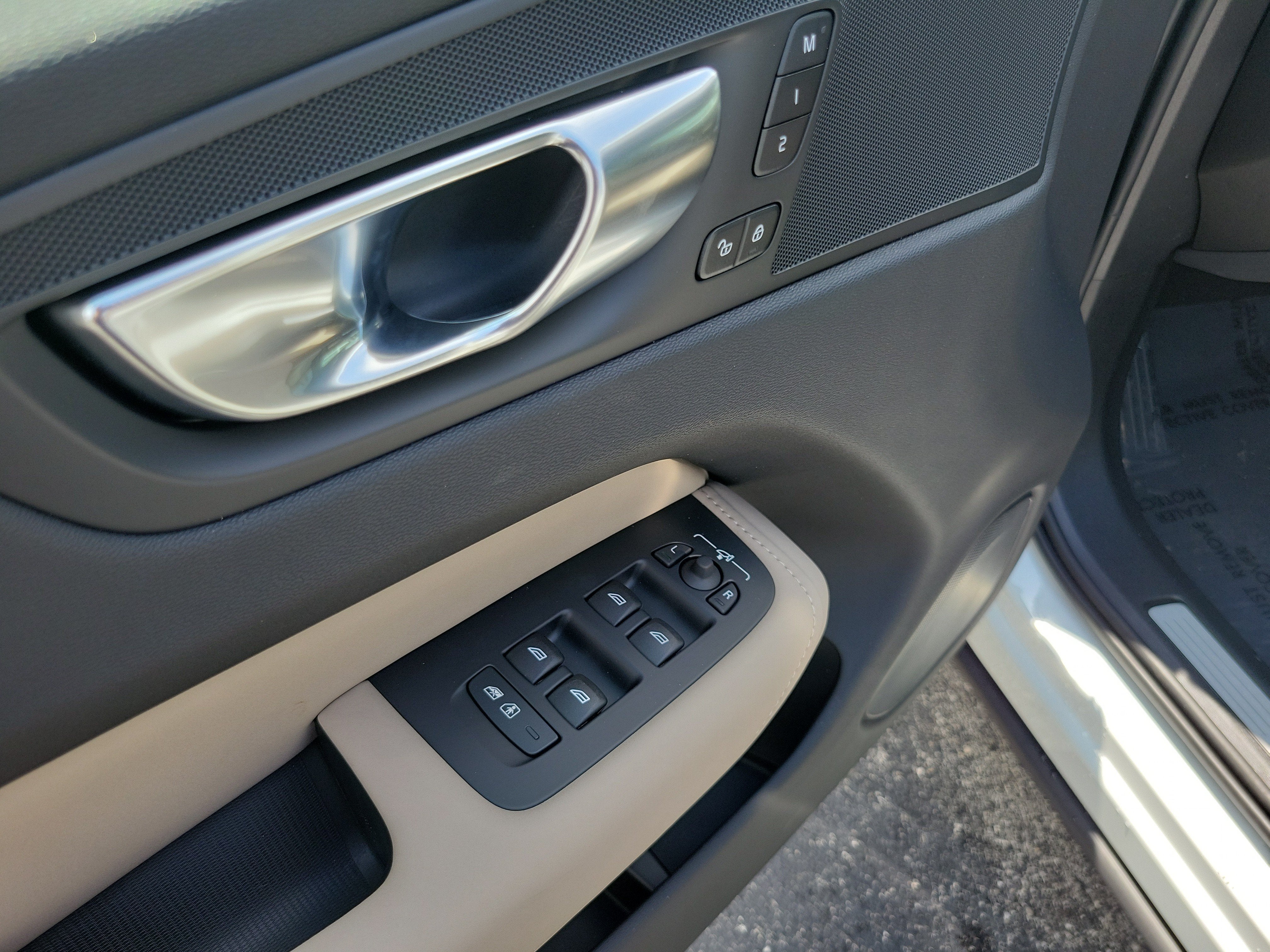 2026 Volvo XC60 Plus