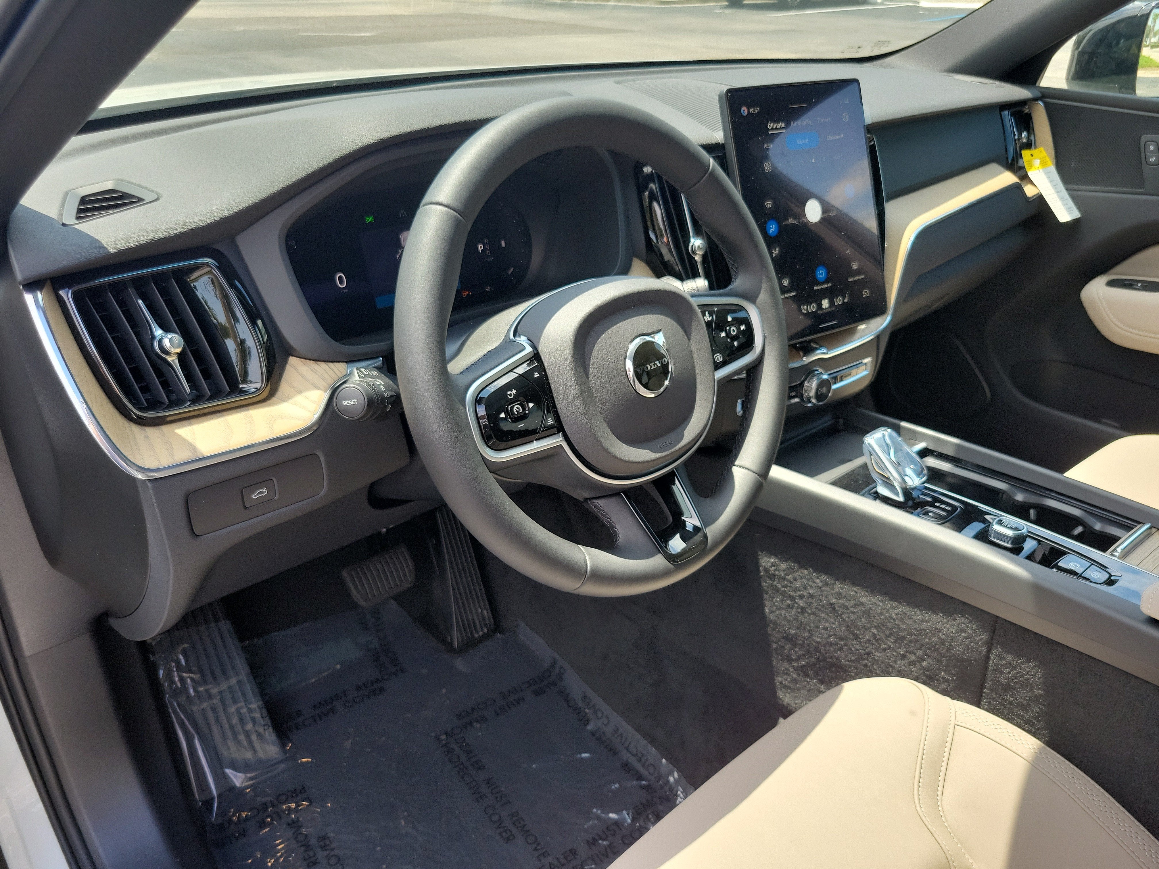 2026 Volvo XC60 Plus