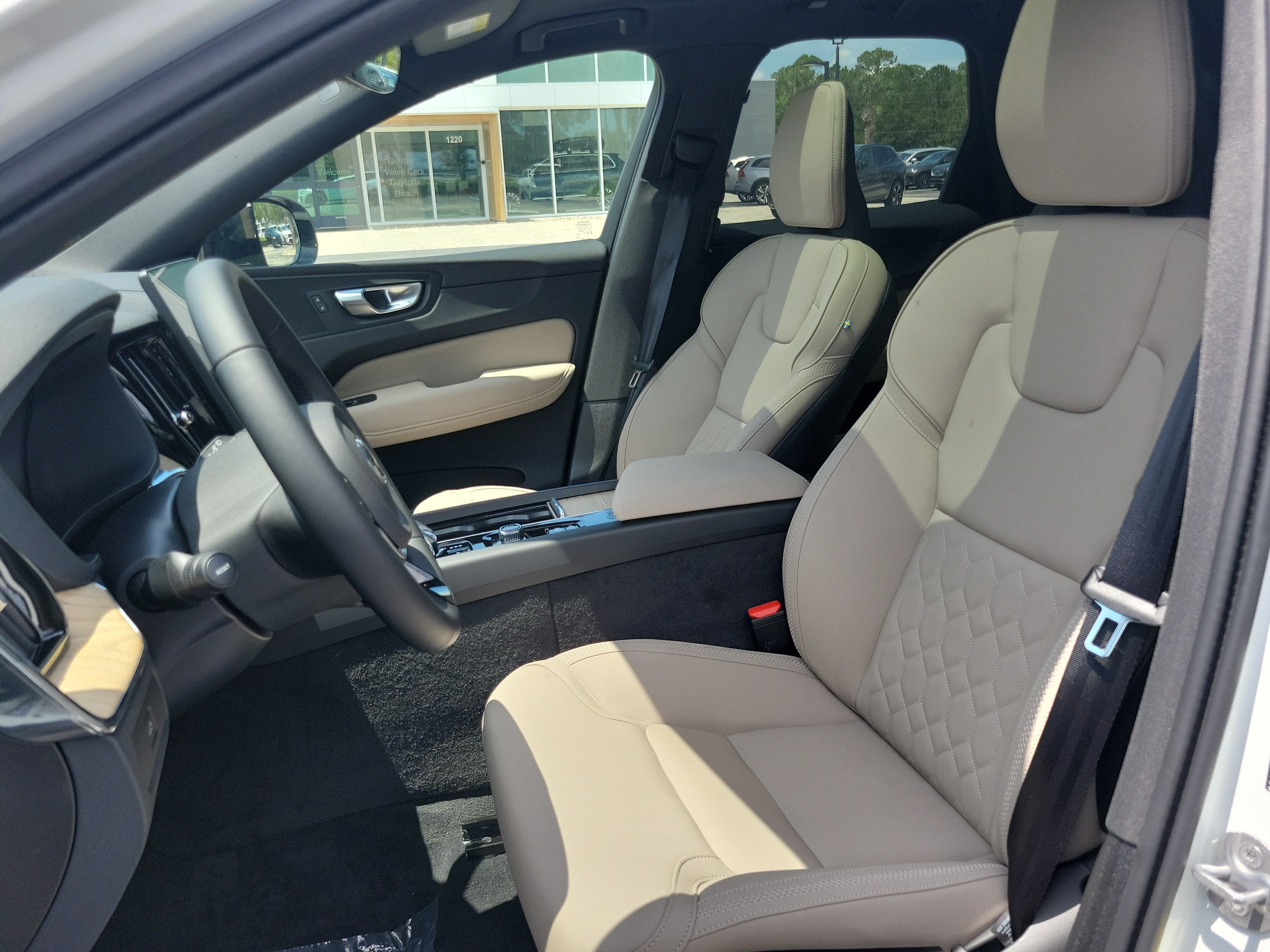 2026 Volvo XC60 Plus