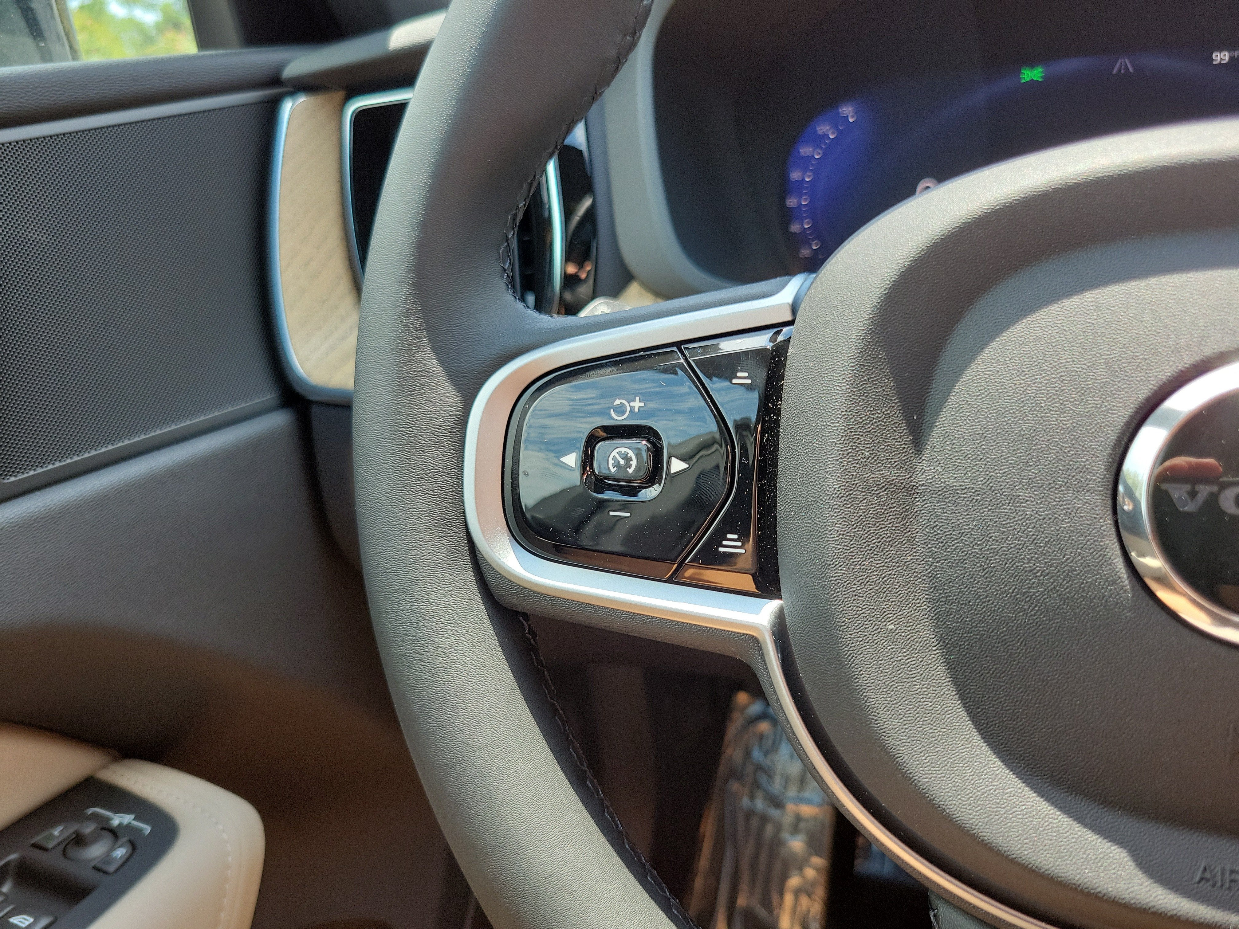 2026 Volvo XC60 Plus