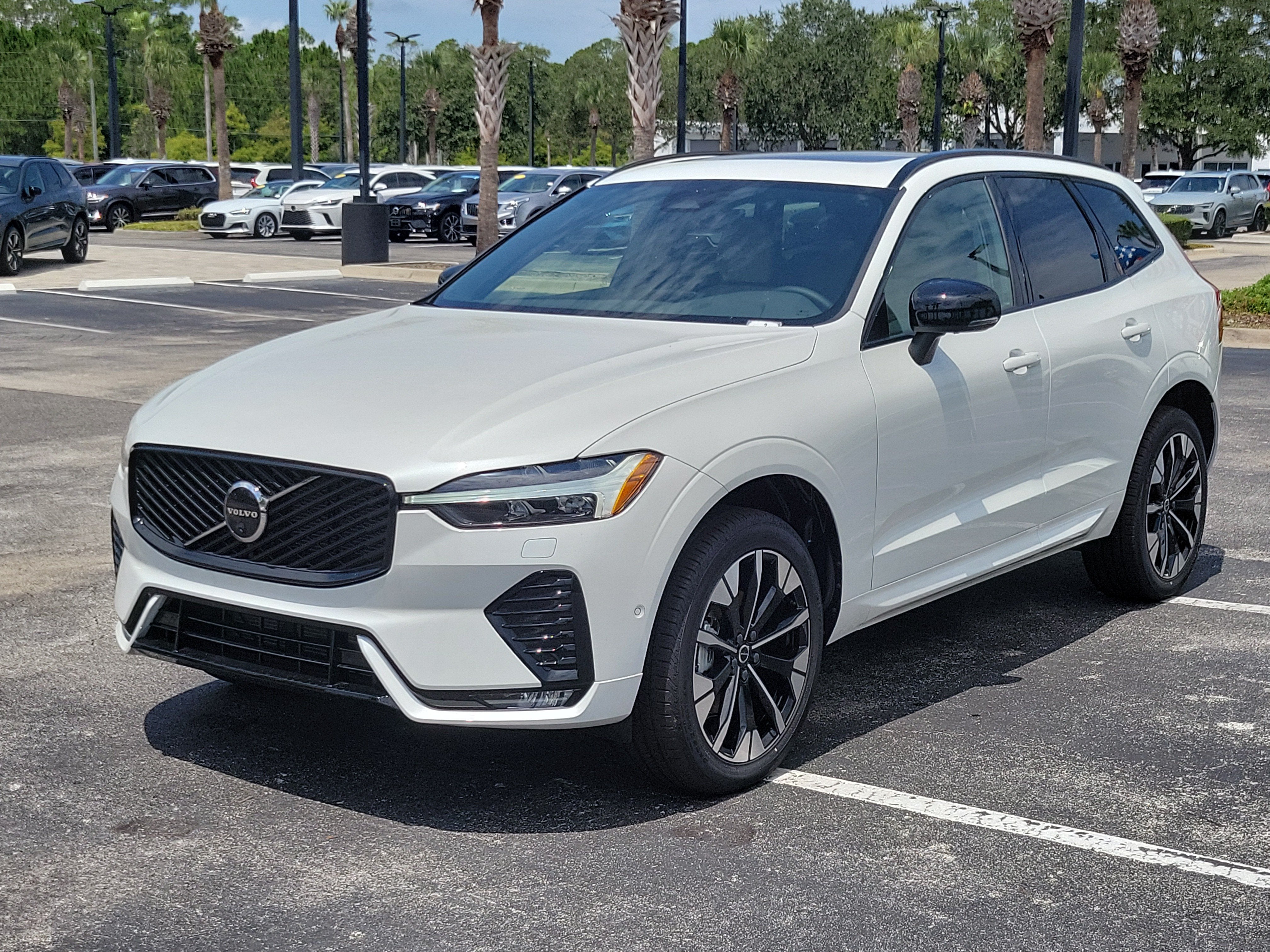2026 Volvo XC60 Plus