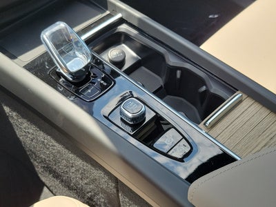 2026 Volvo XC60 Plus