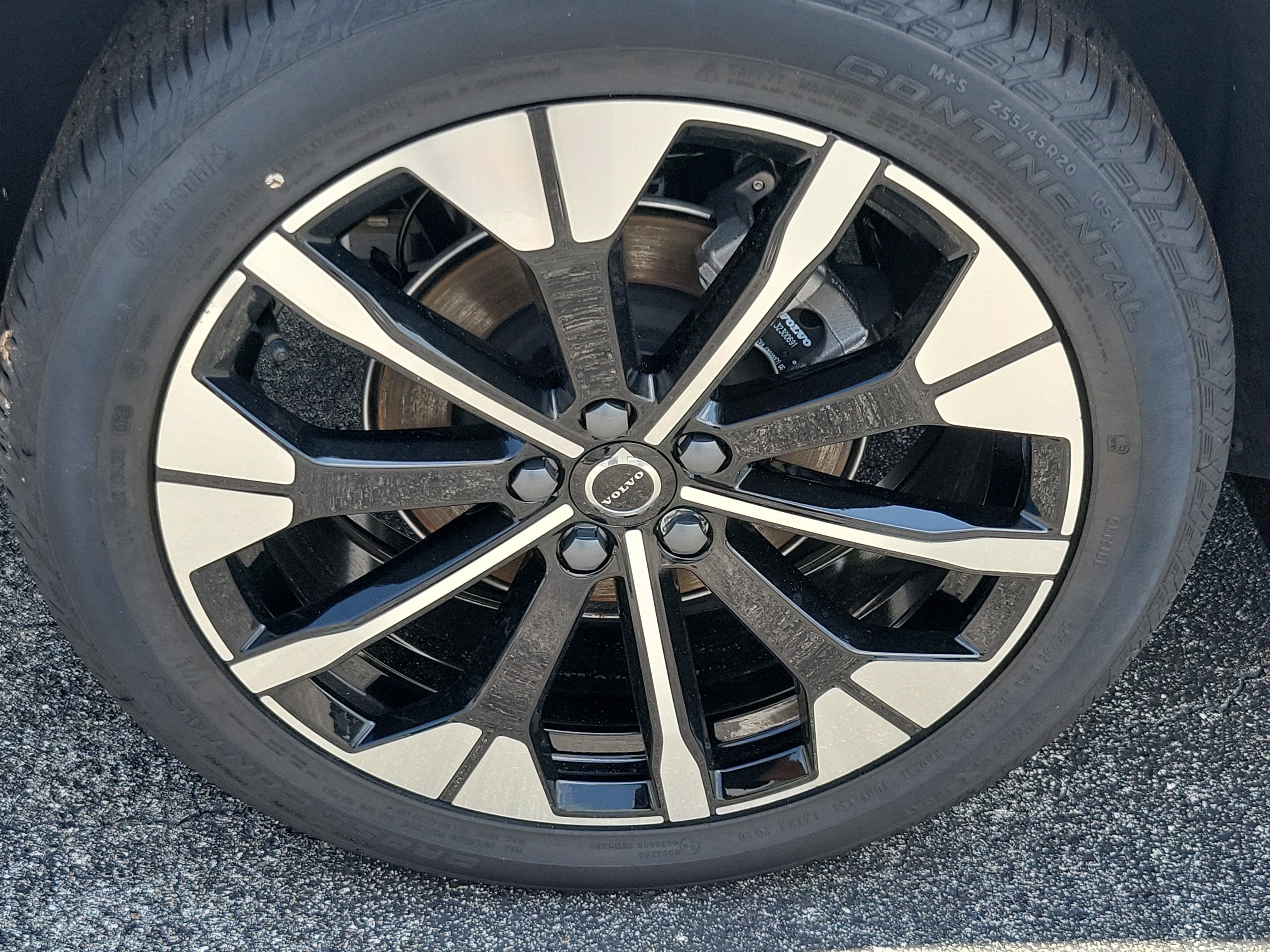 2026 Volvo XC60 Plus