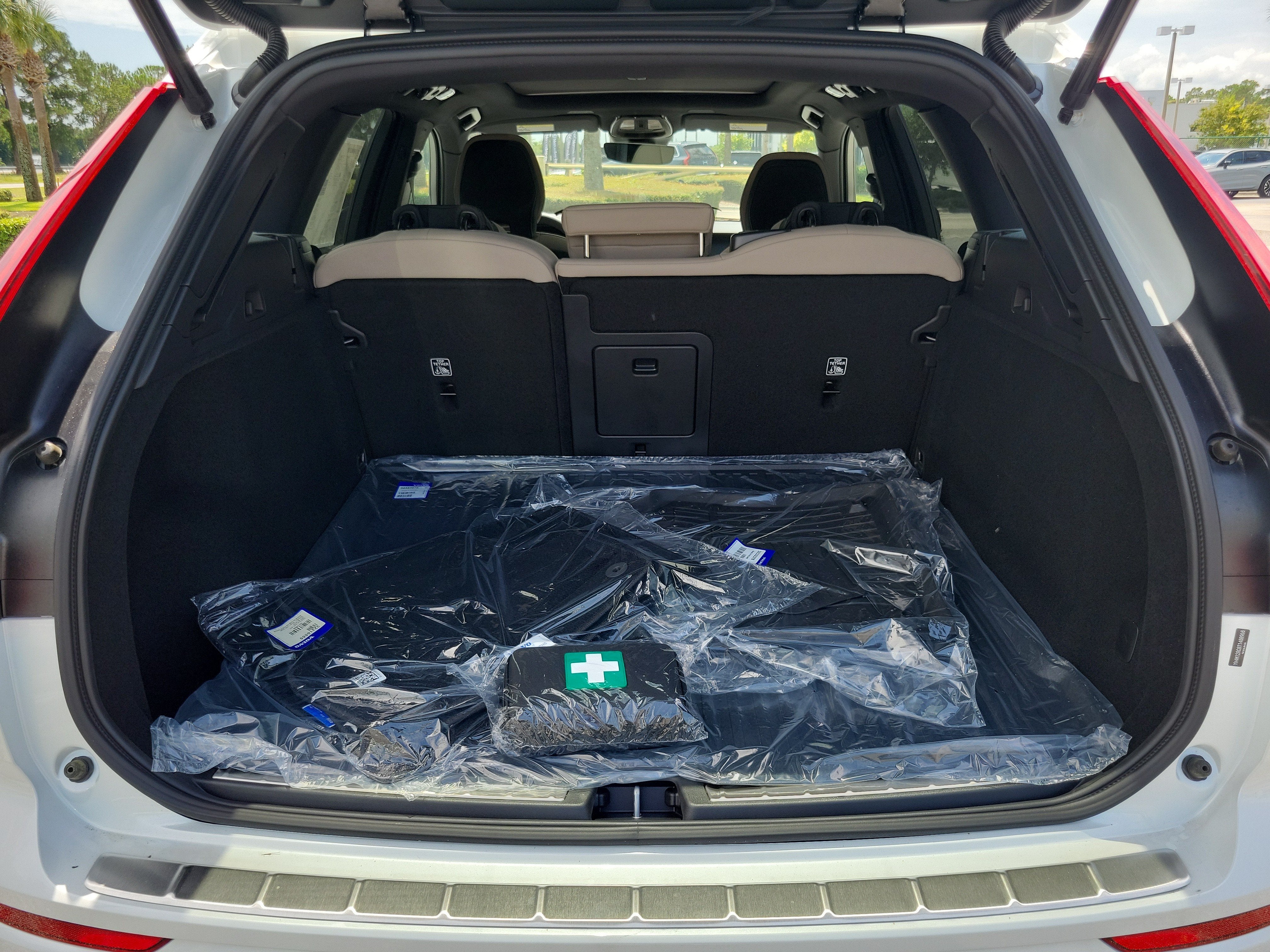 2026 Volvo XC60 Plus