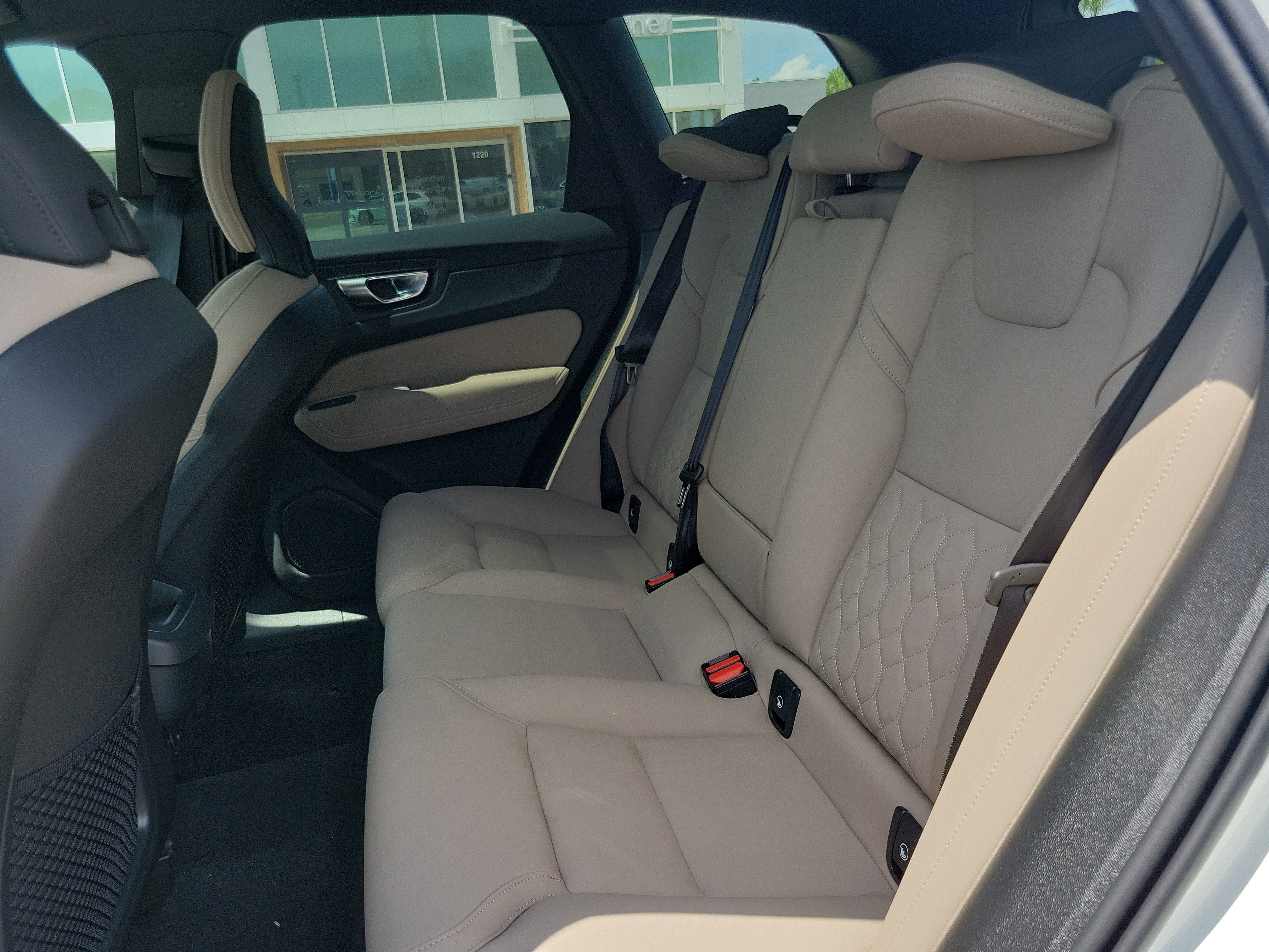 2026 Volvo XC60 Plus