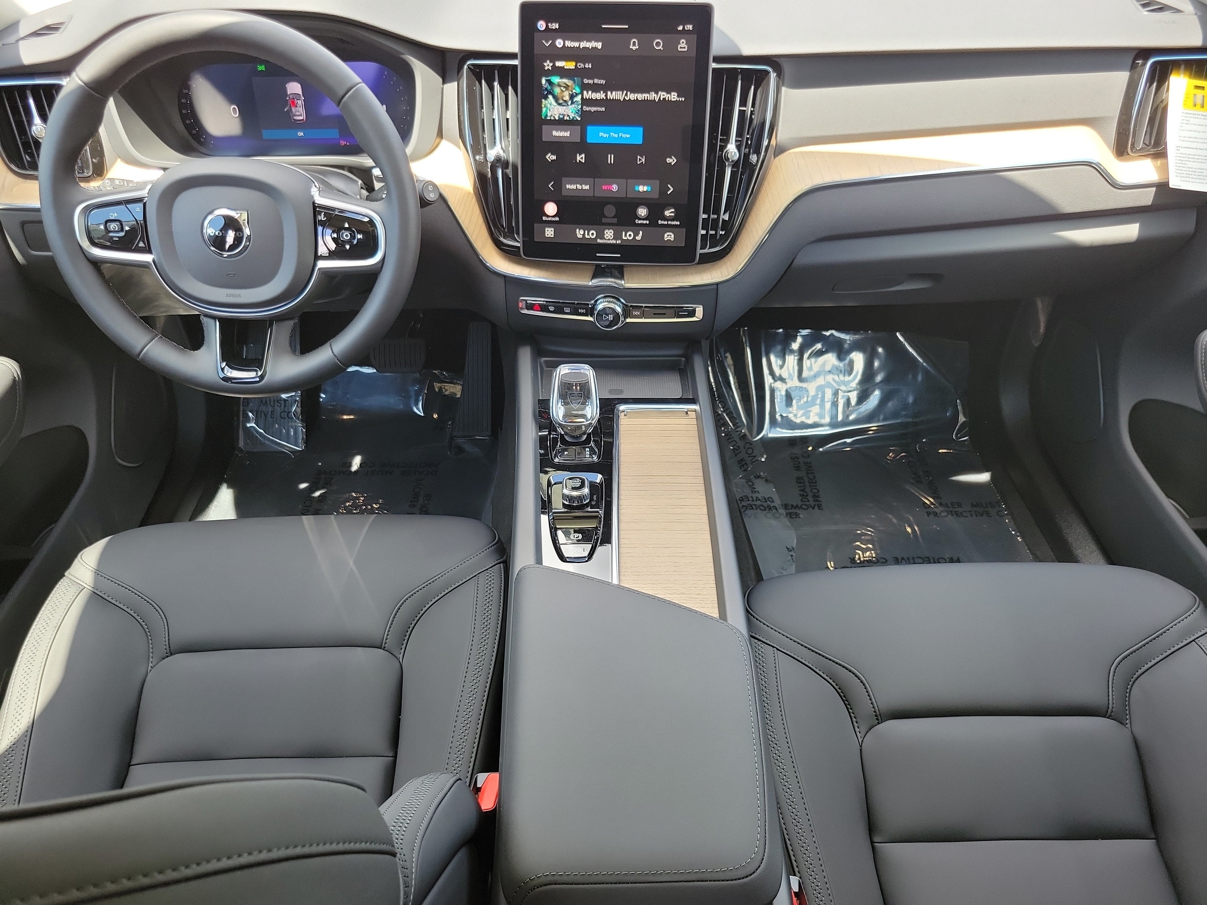 2026 Volvo XC60 Plus