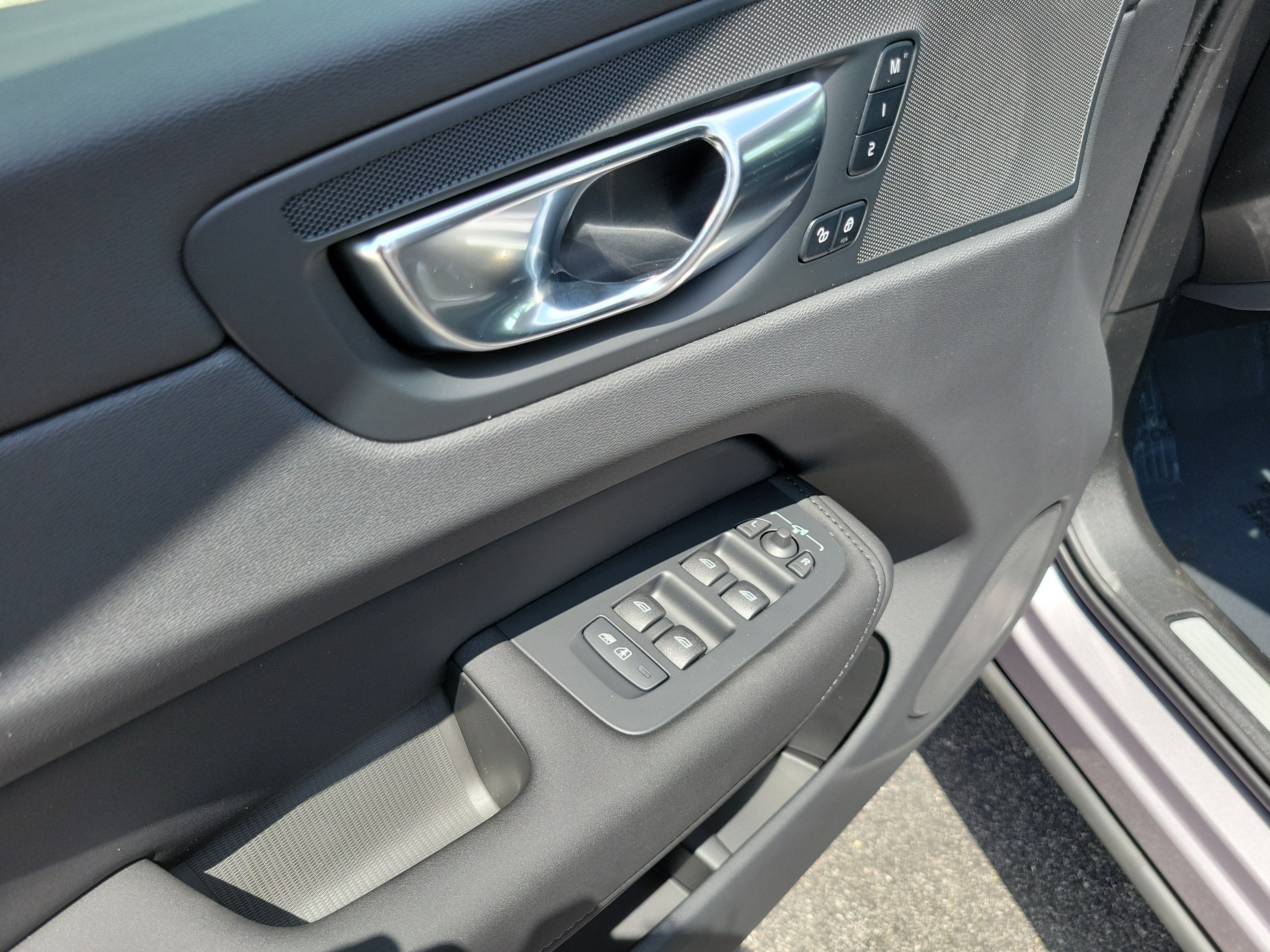 2026 Volvo XC60 Plus