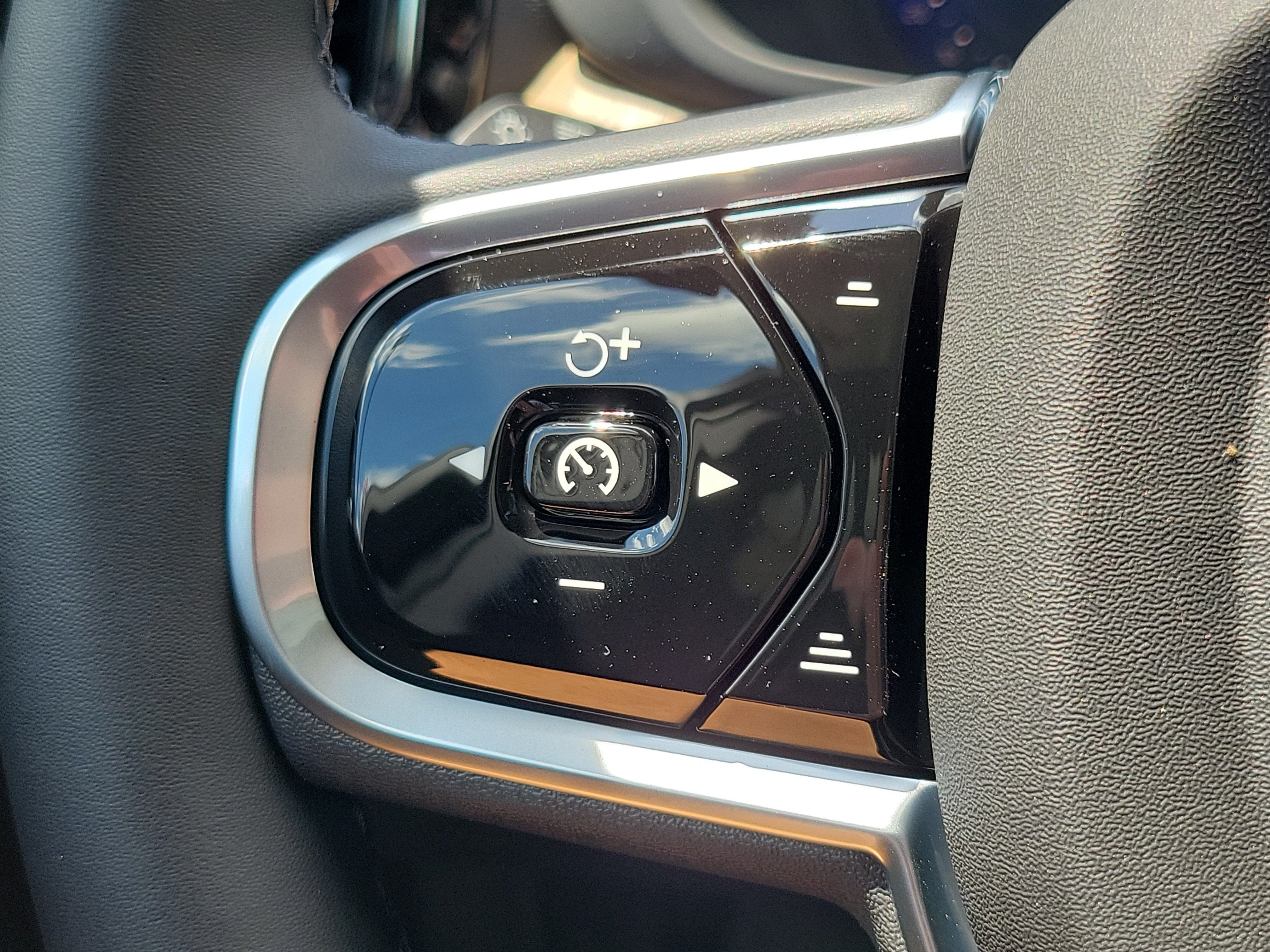 2026 Volvo XC60 Plus