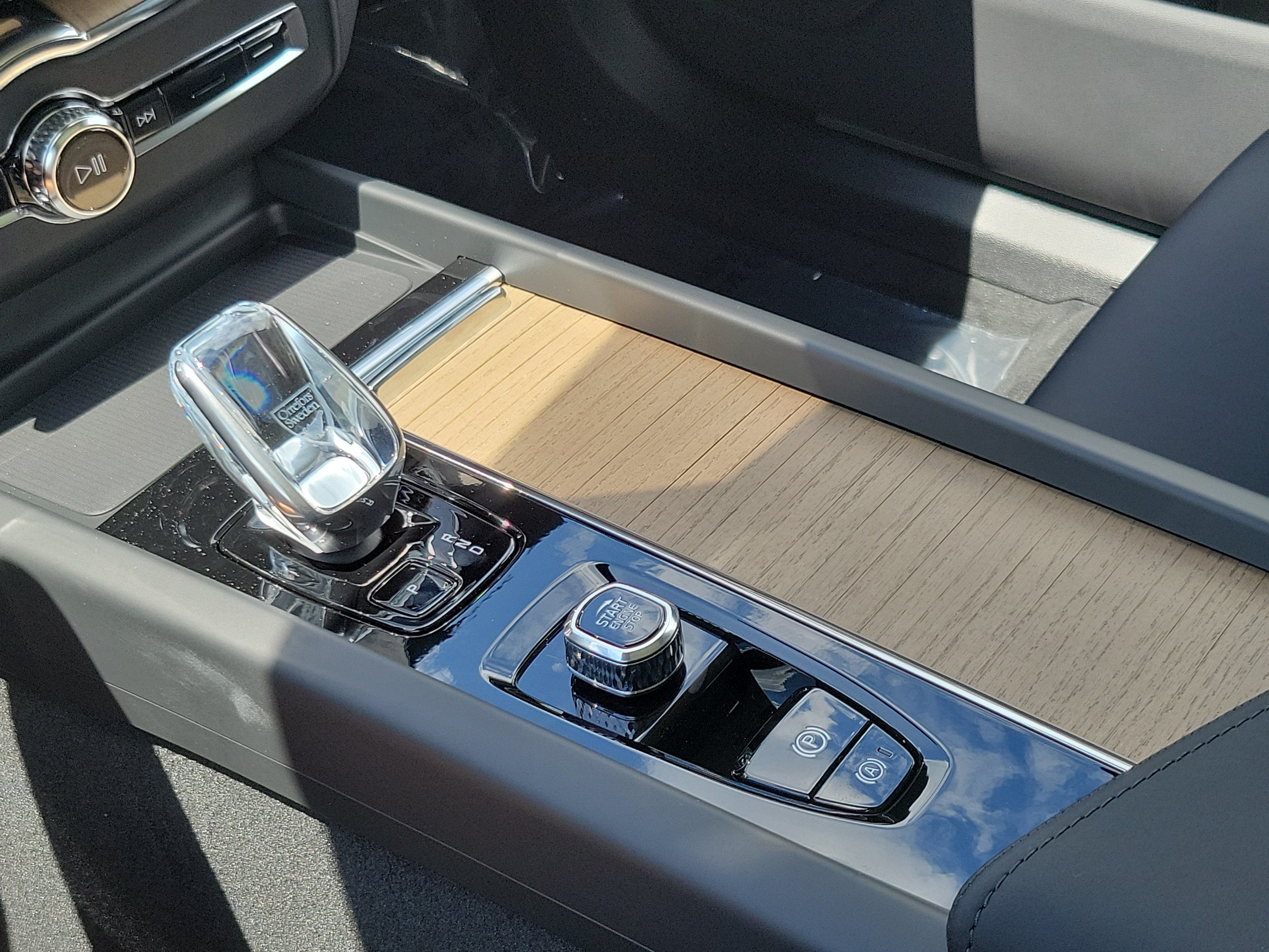 2026 Volvo XC60 Plus