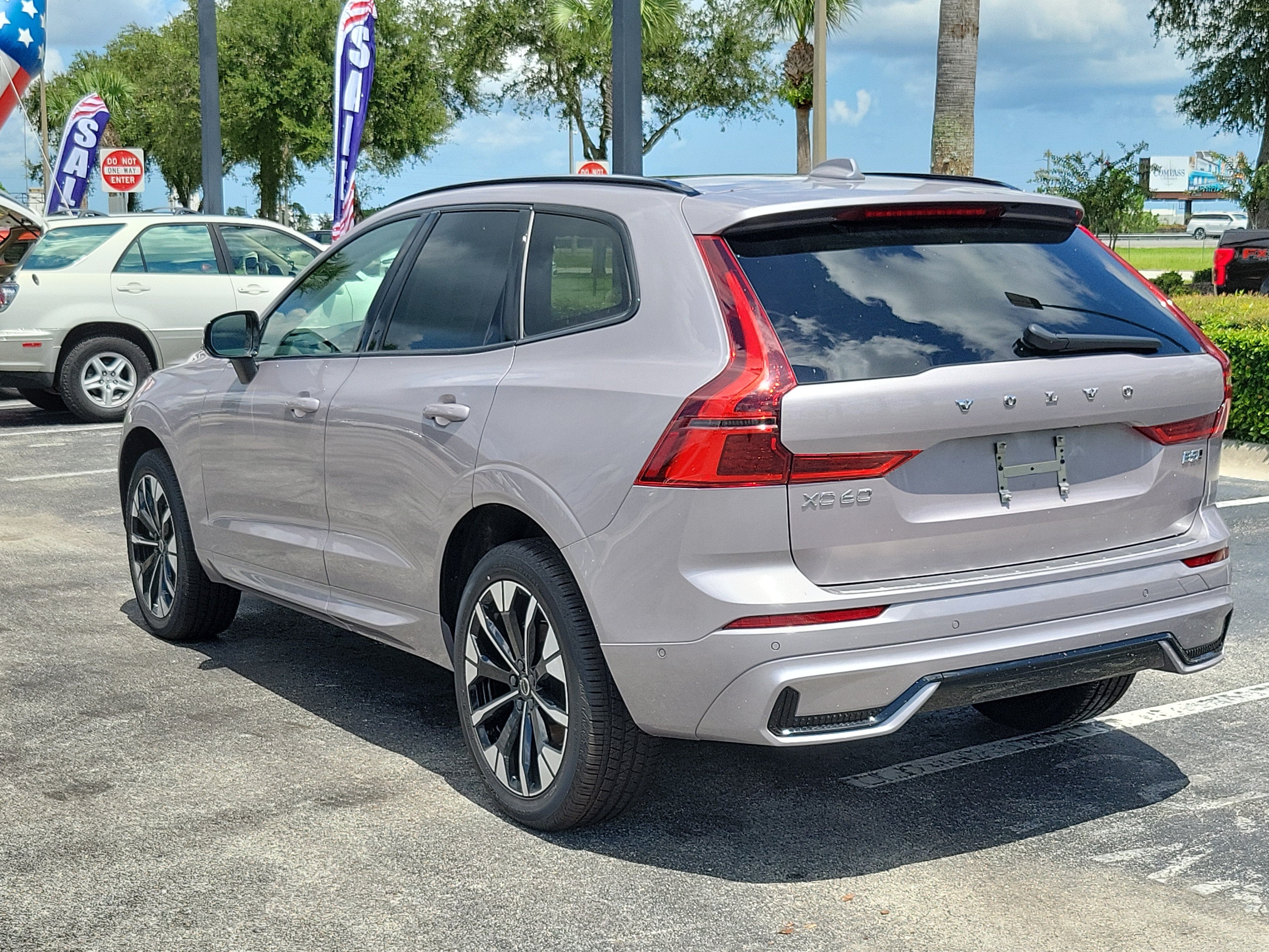 2026 Volvo XC60 Plus