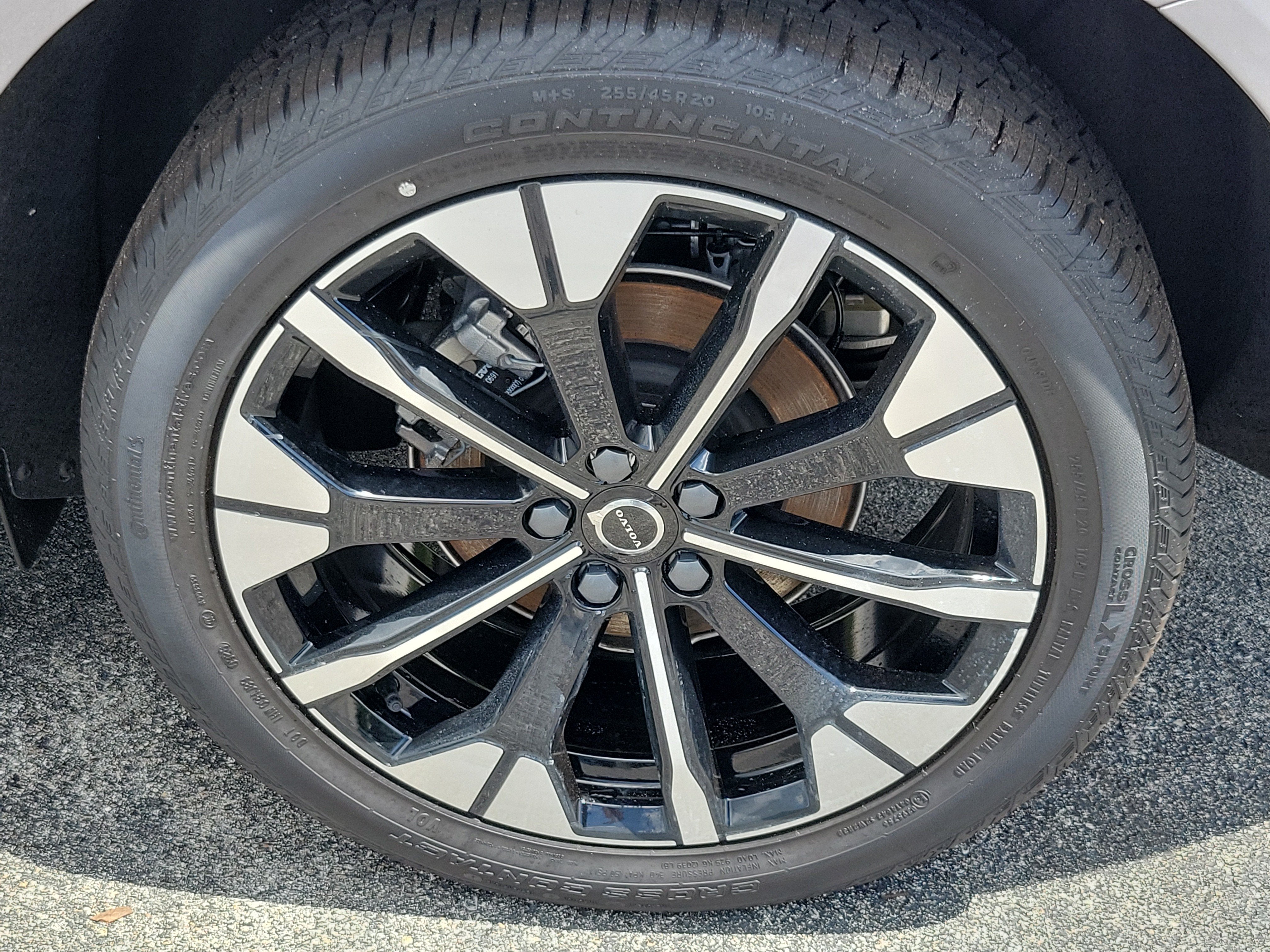 2026 Volvo XC60 Plus