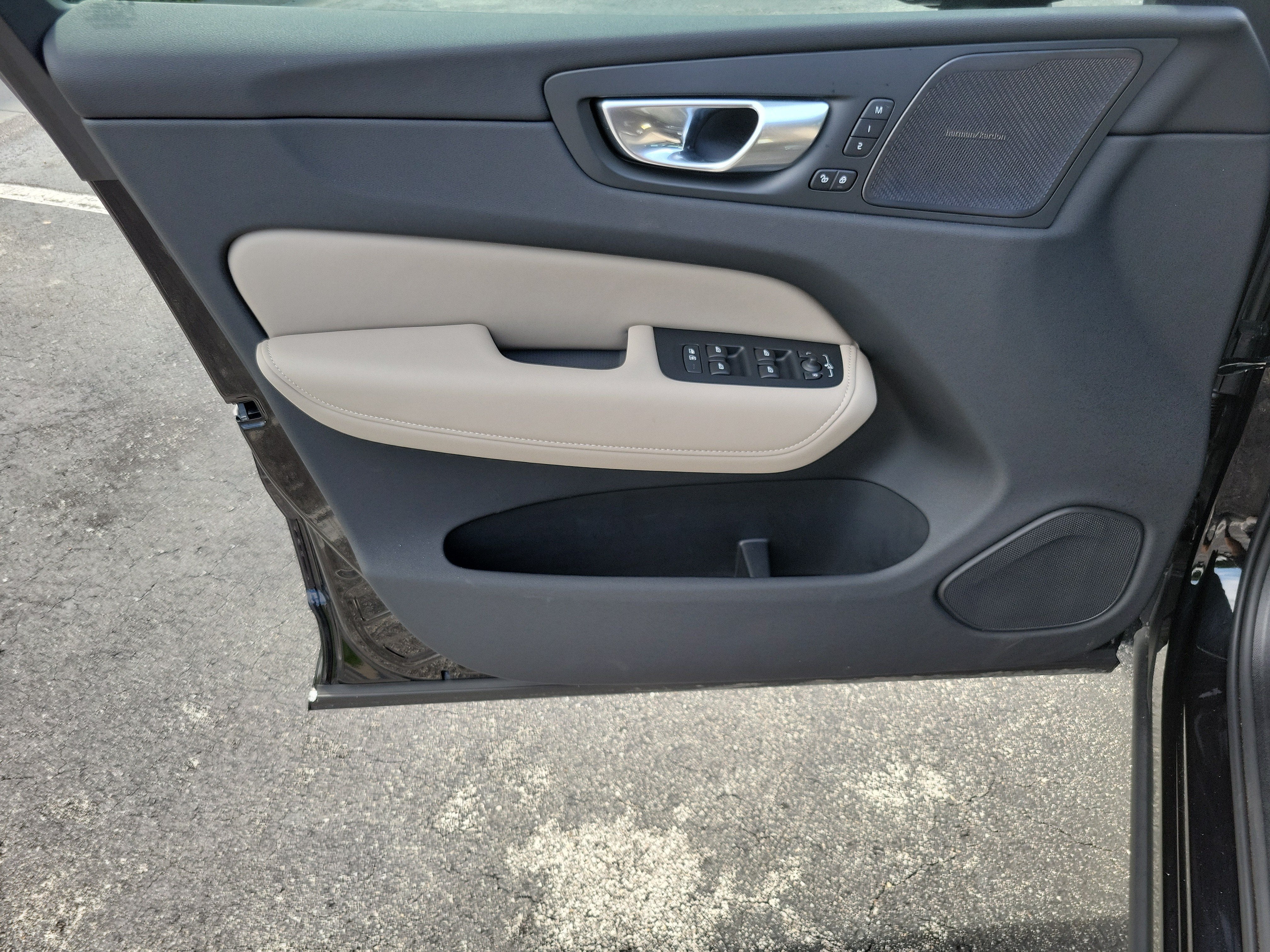 2026 Volvo XC60 Plus