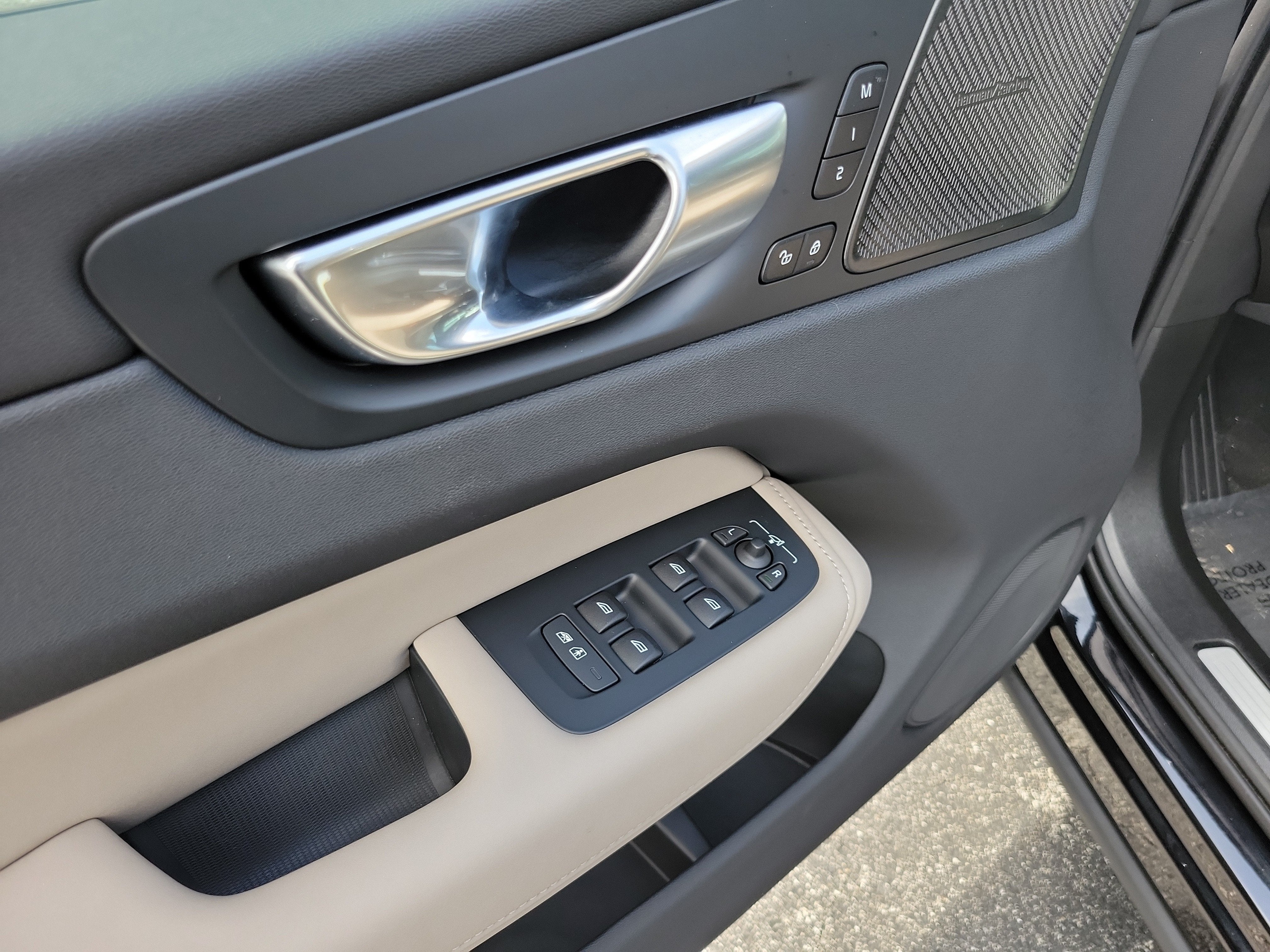 2026 Volvo XC60 Plus