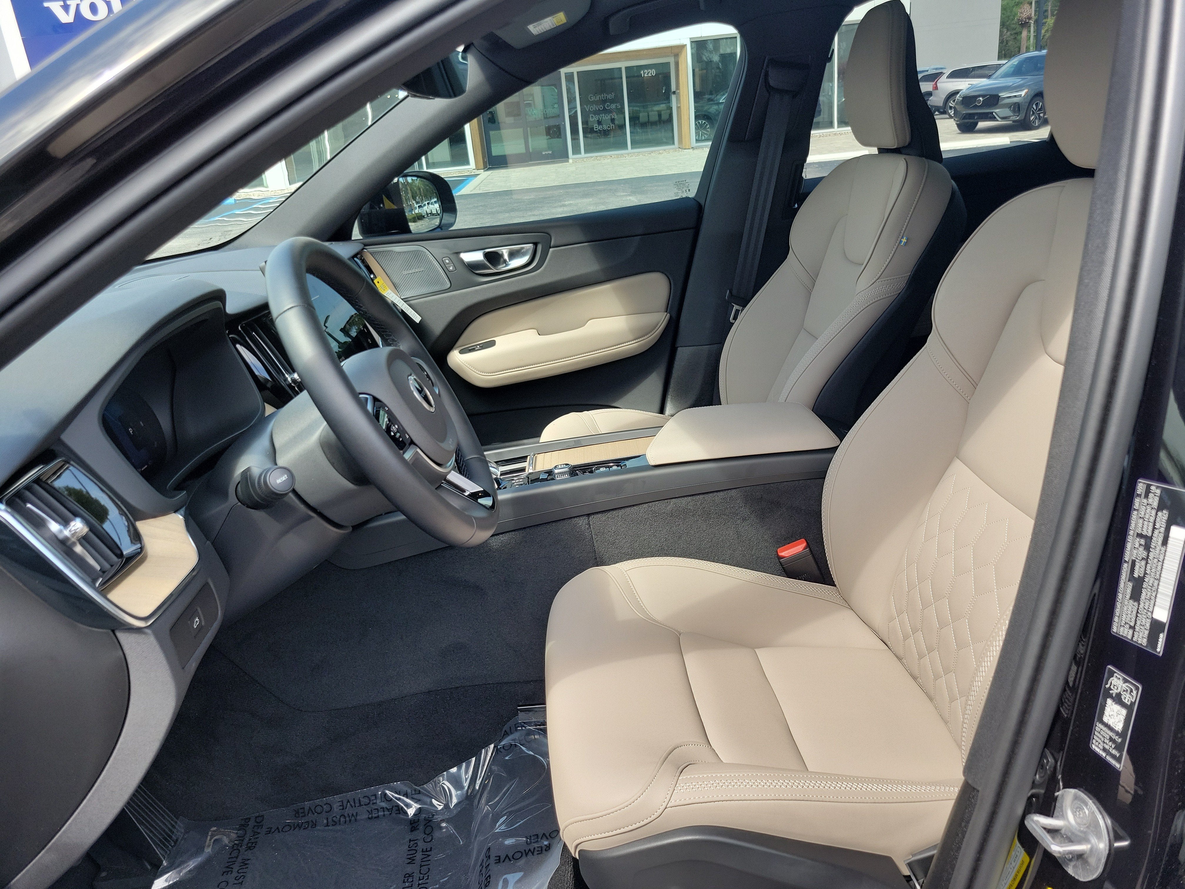 2026 Volvo XC60 Plus